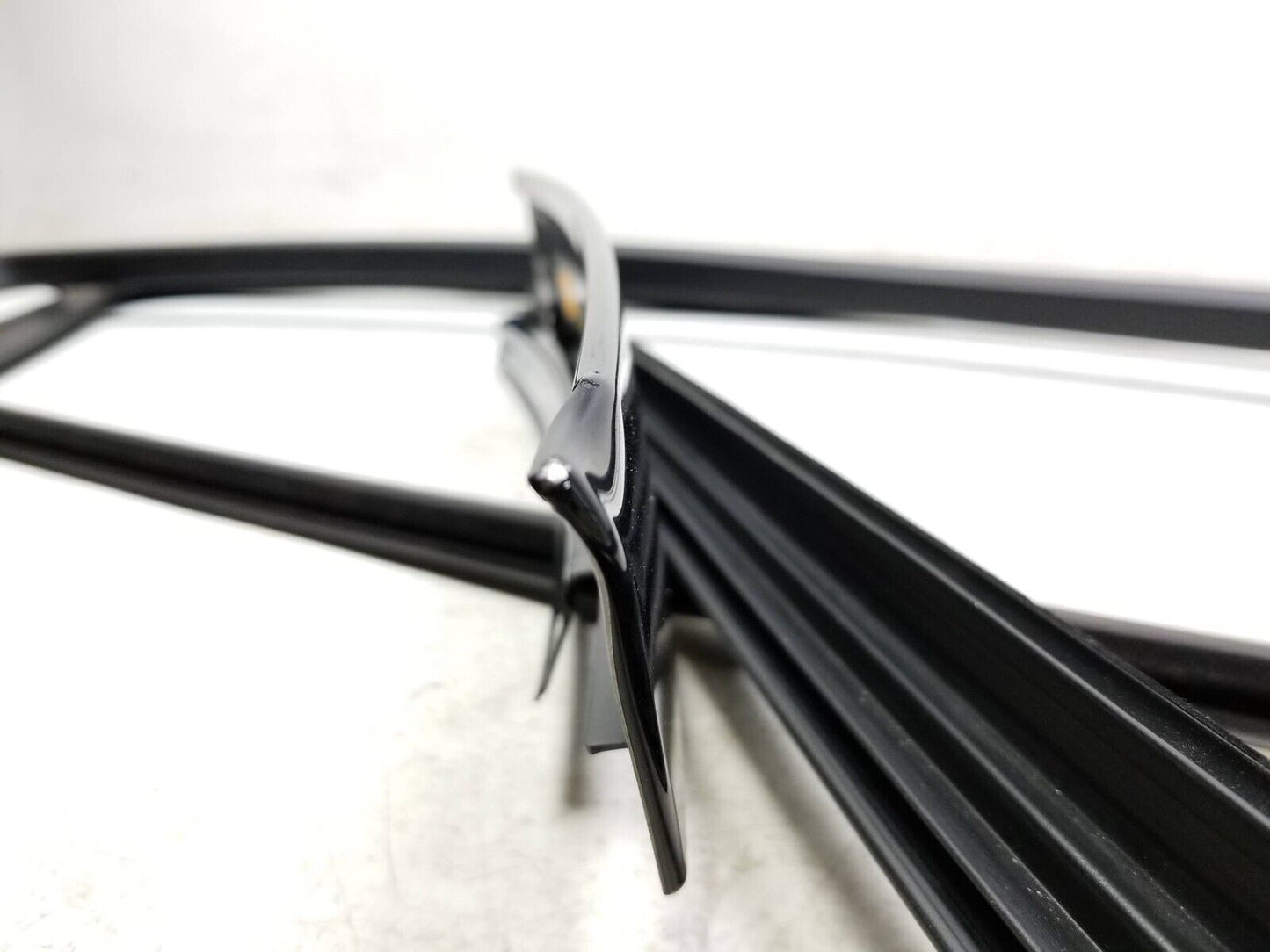 10-16 Mercedes E350 E500 Door Window Frame Trim & Seals Front Driver Side Lh OEM