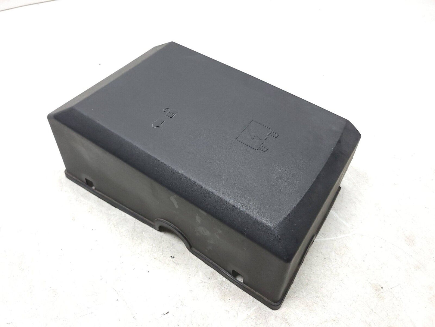 10-14 Chevrolet Suburban Fuse Box Cover Lid Bracket OEM