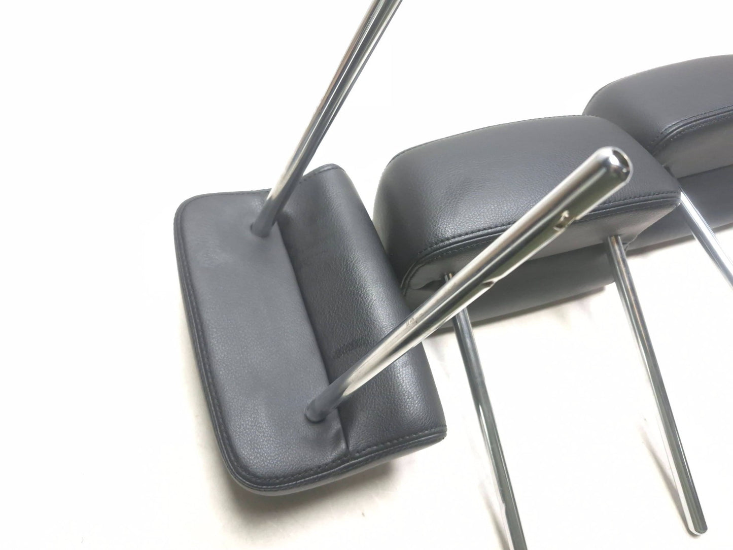 2011 Volkswagen Tiguan Rear Seat Headrest 3pcs OEM