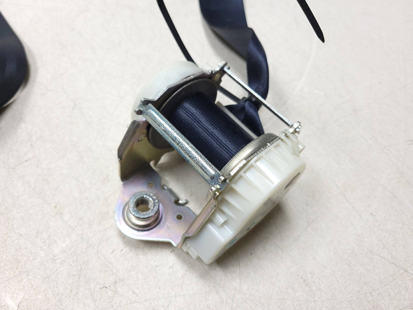 2010 - 2013 Jaguar XJ Front Seat Belt Retractor Left & Right OEM