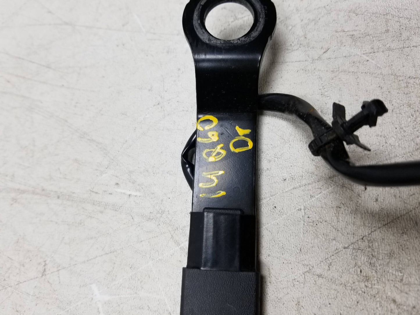 2014 Infiniti Q60 Front Driver Seat Belt Buckle OEM