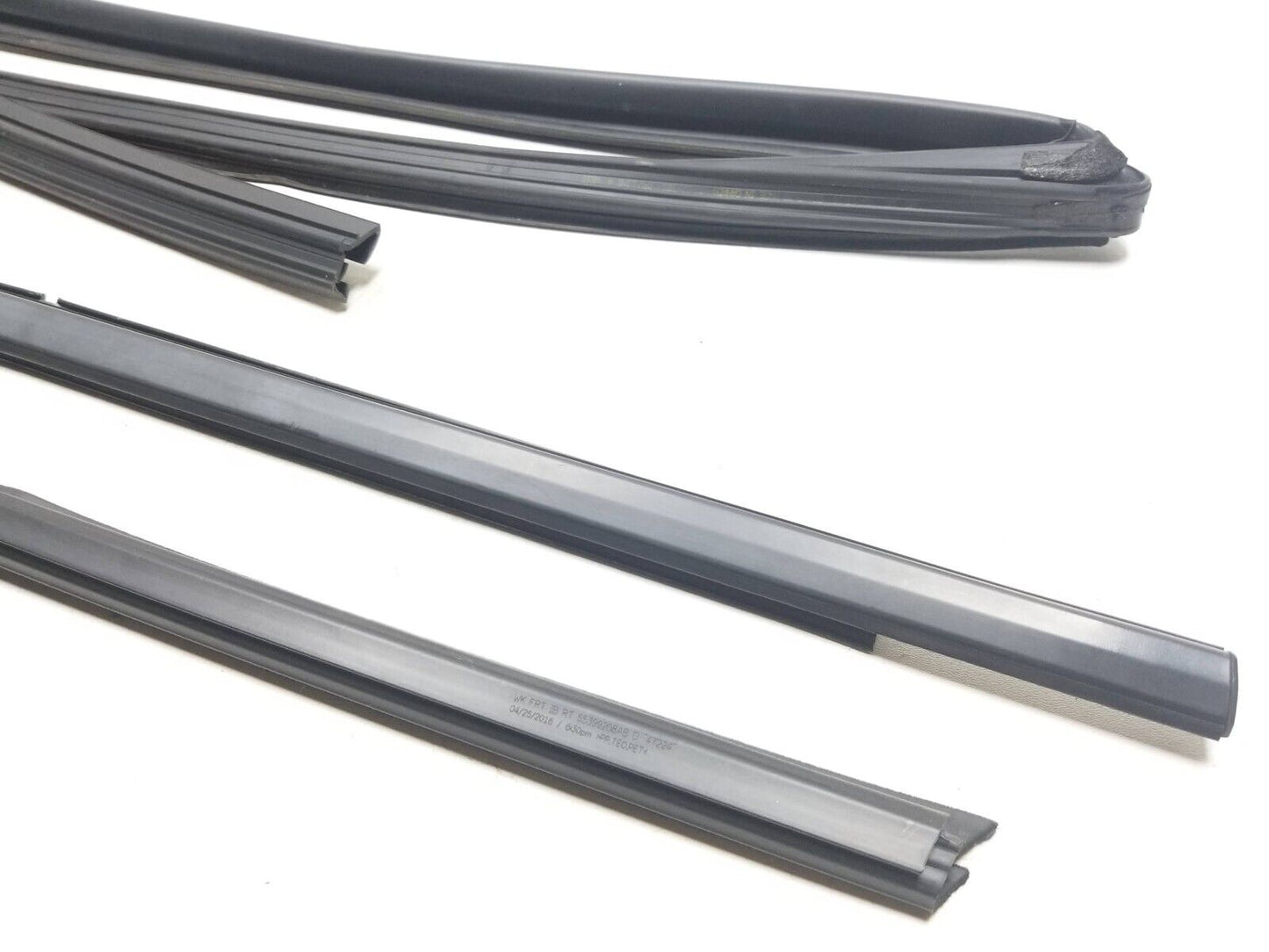 11 - 22 Dodge Durango Door Window Belt Seal Front Passenger Side Right OEM