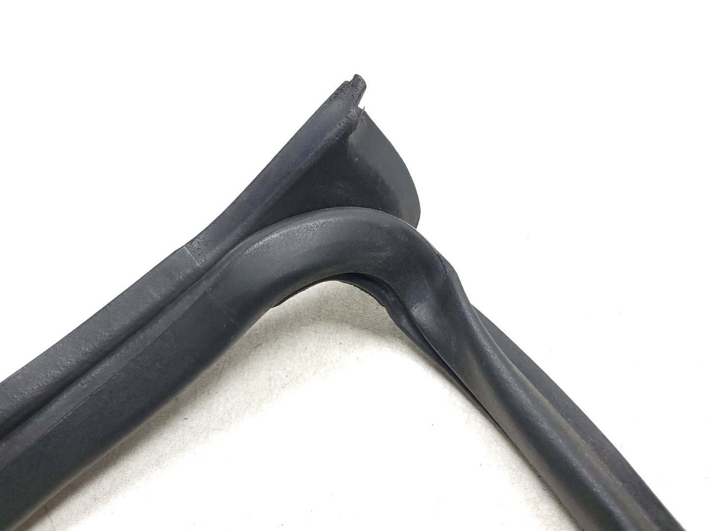 11-14 Chrysler 200 Door Weatherstrip Seal Front Passenger Side Right OEM