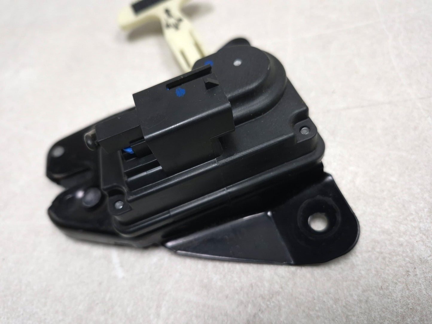 2018 Chrysler 300 Limited AWD Trunk Lid Lock Actuator Latch OEM