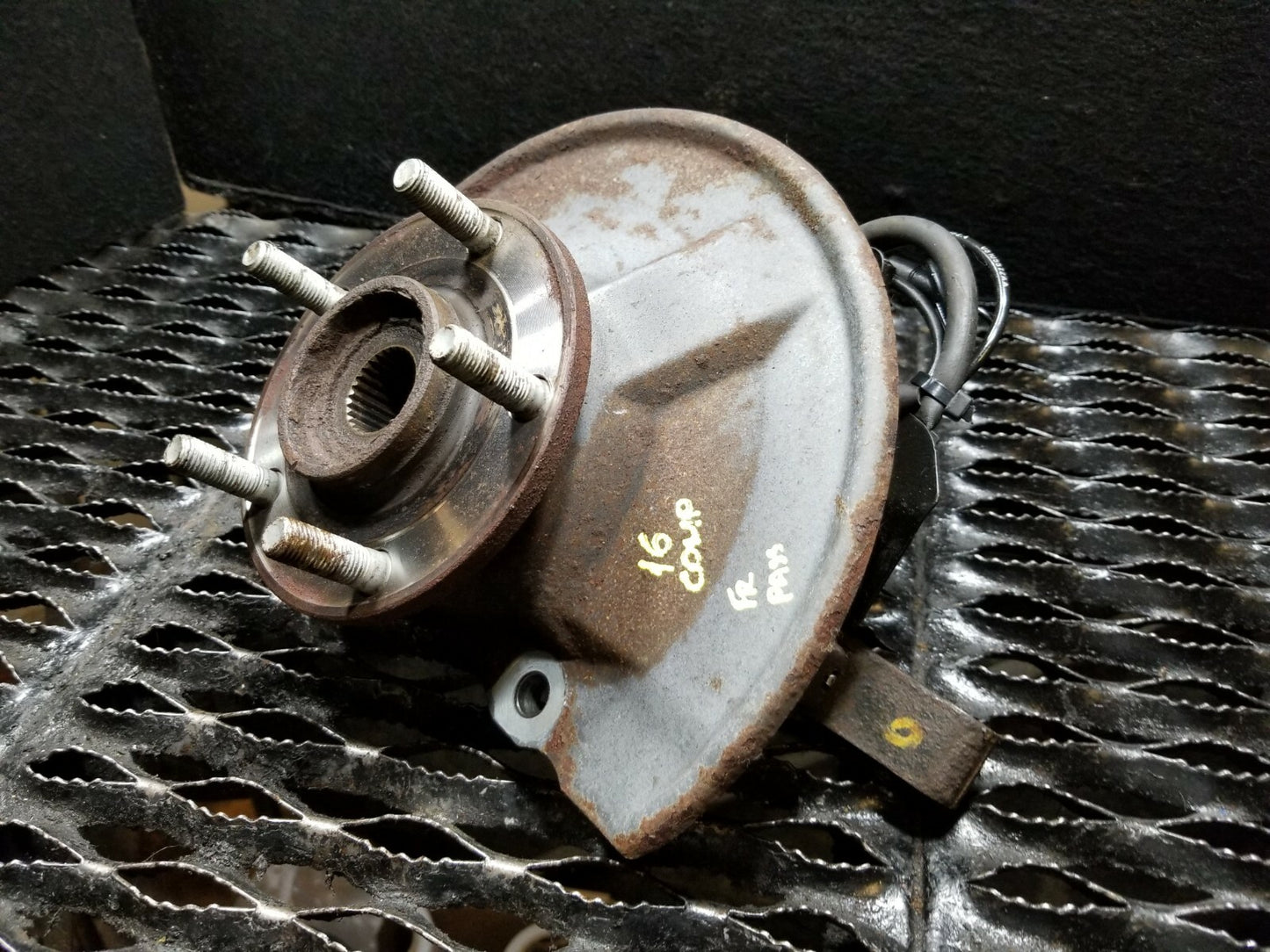 13 14 15 16 Jeep Compass Spindle Knuckle Front Right Passenger Side OEM 30k Mile