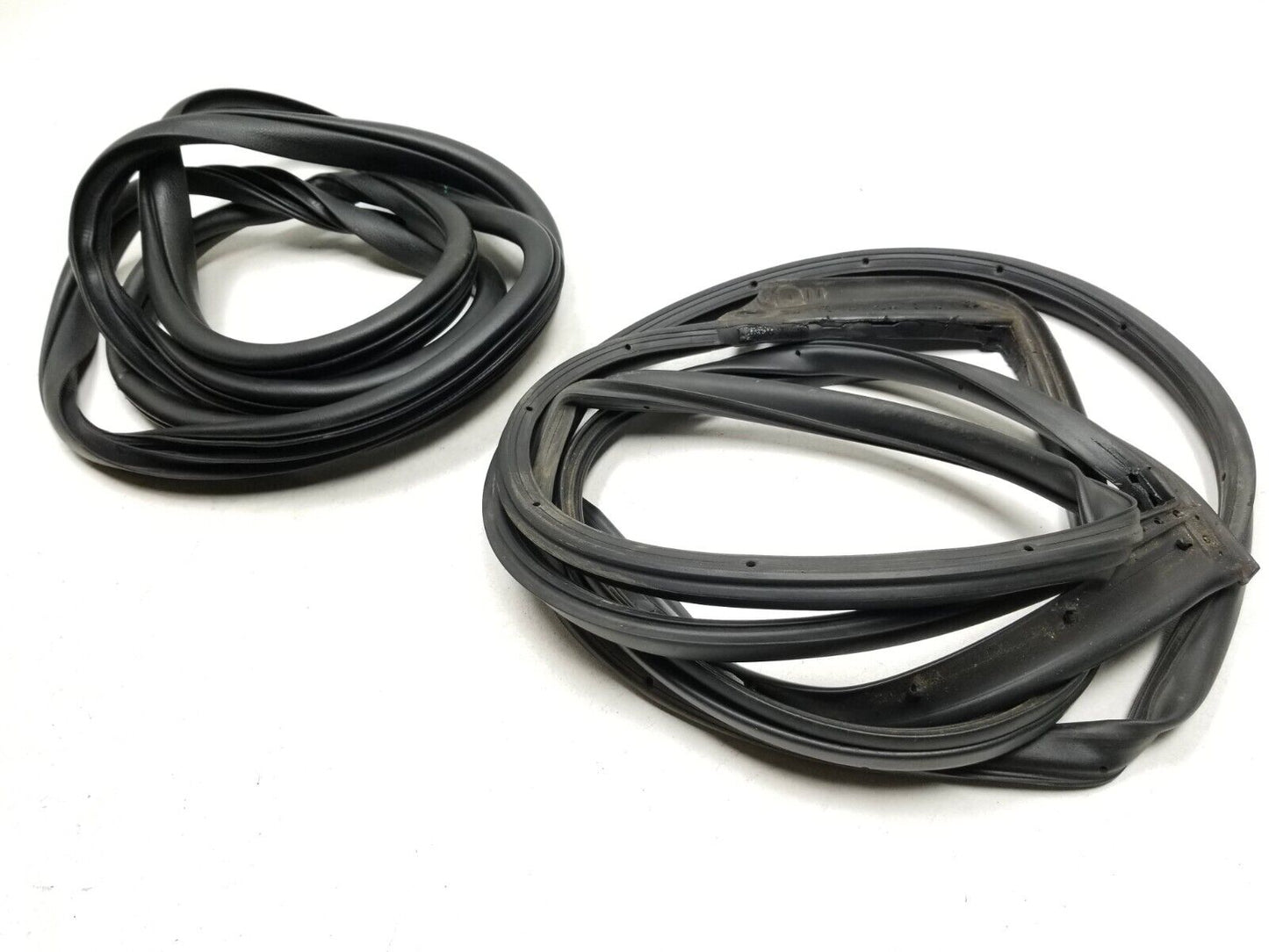 17 18 Kia Forte Door Wheatherstrip Seal Rear Passenger Side Right Pair OEM