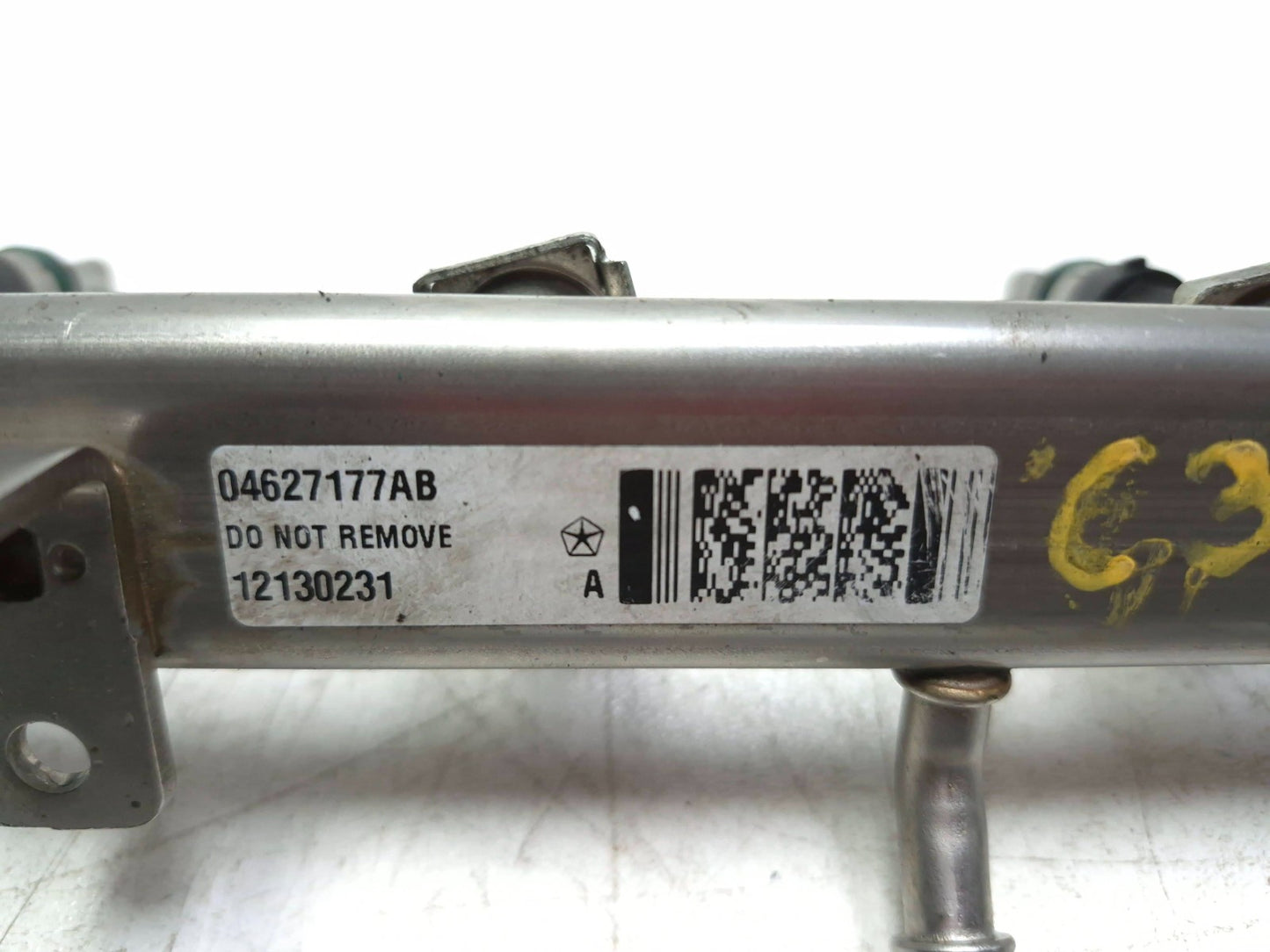 2014 Fiat 500l Fuel Rail W/ Injector OEM