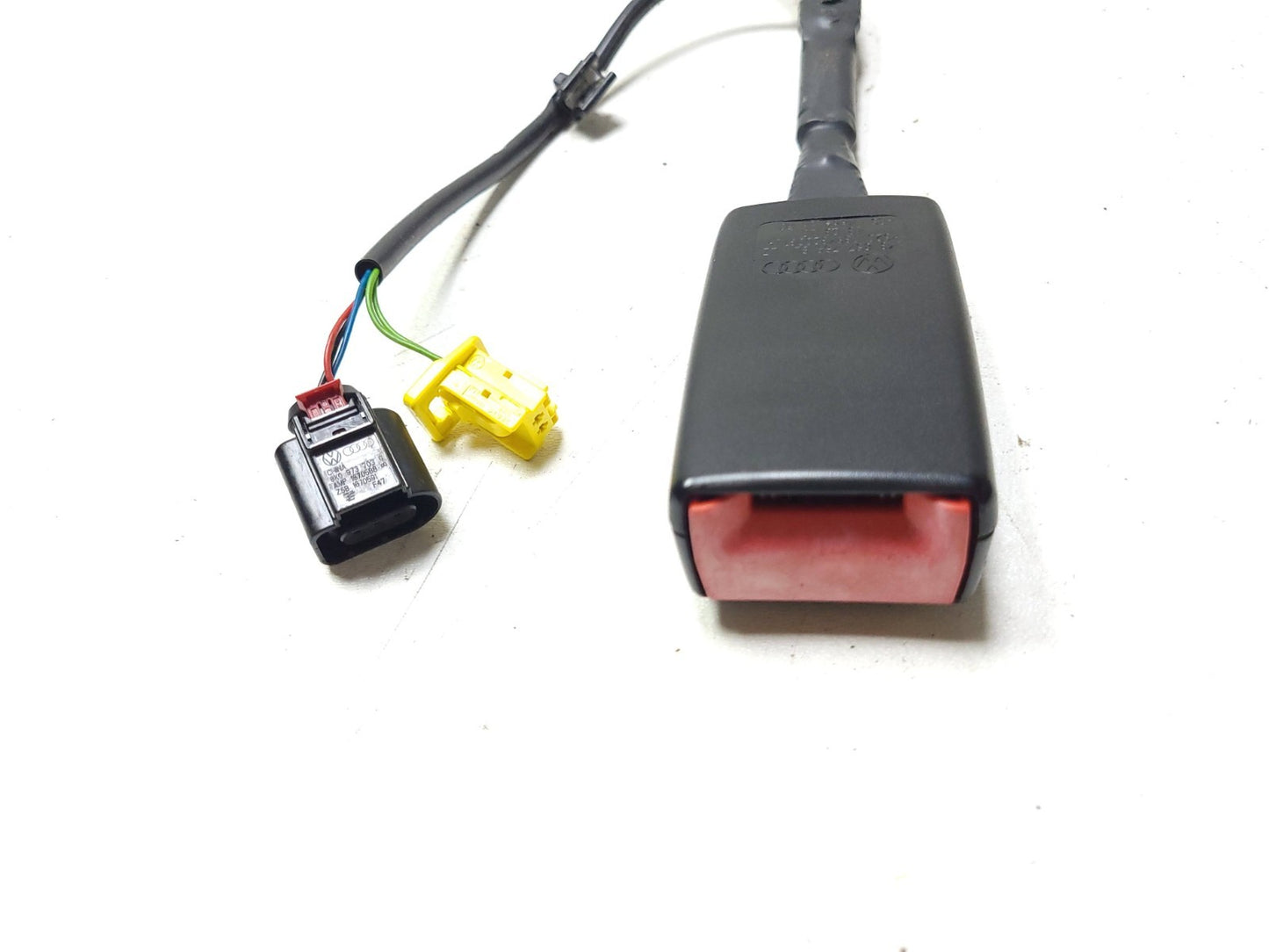 2010 - 2014 VW Golf GTI Front Seat Belt Buckle Passenger Side Right OEM