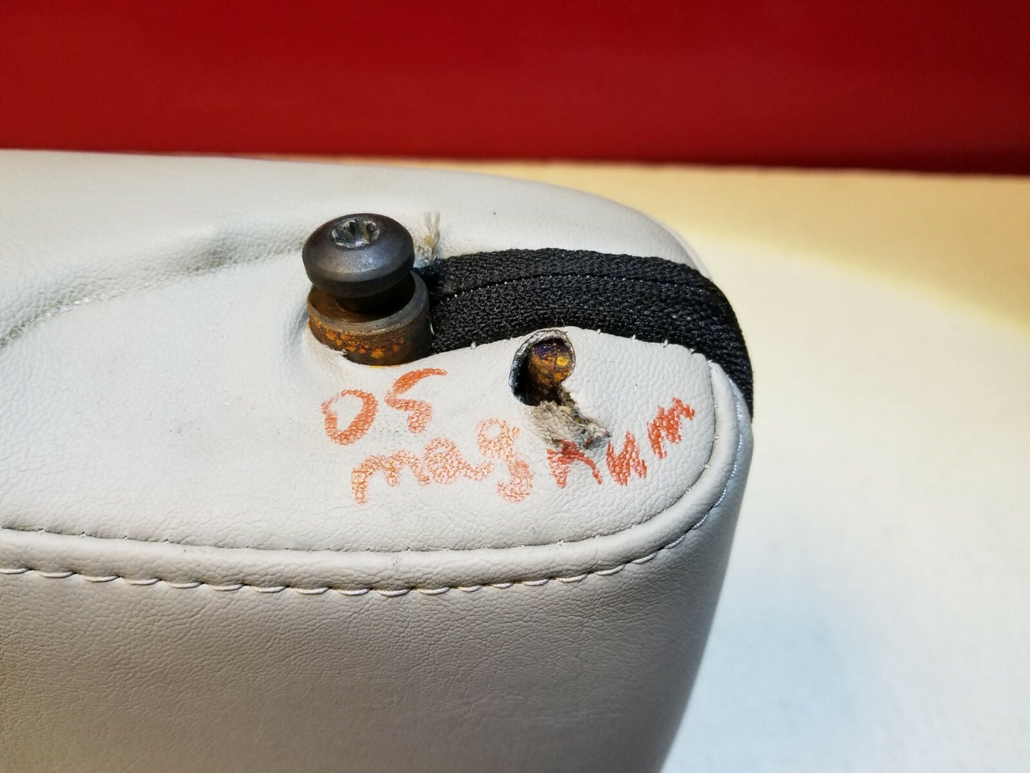 05 06 07 Dodge Magnum Rt Rear Seat Armrest Arm Rest OEM