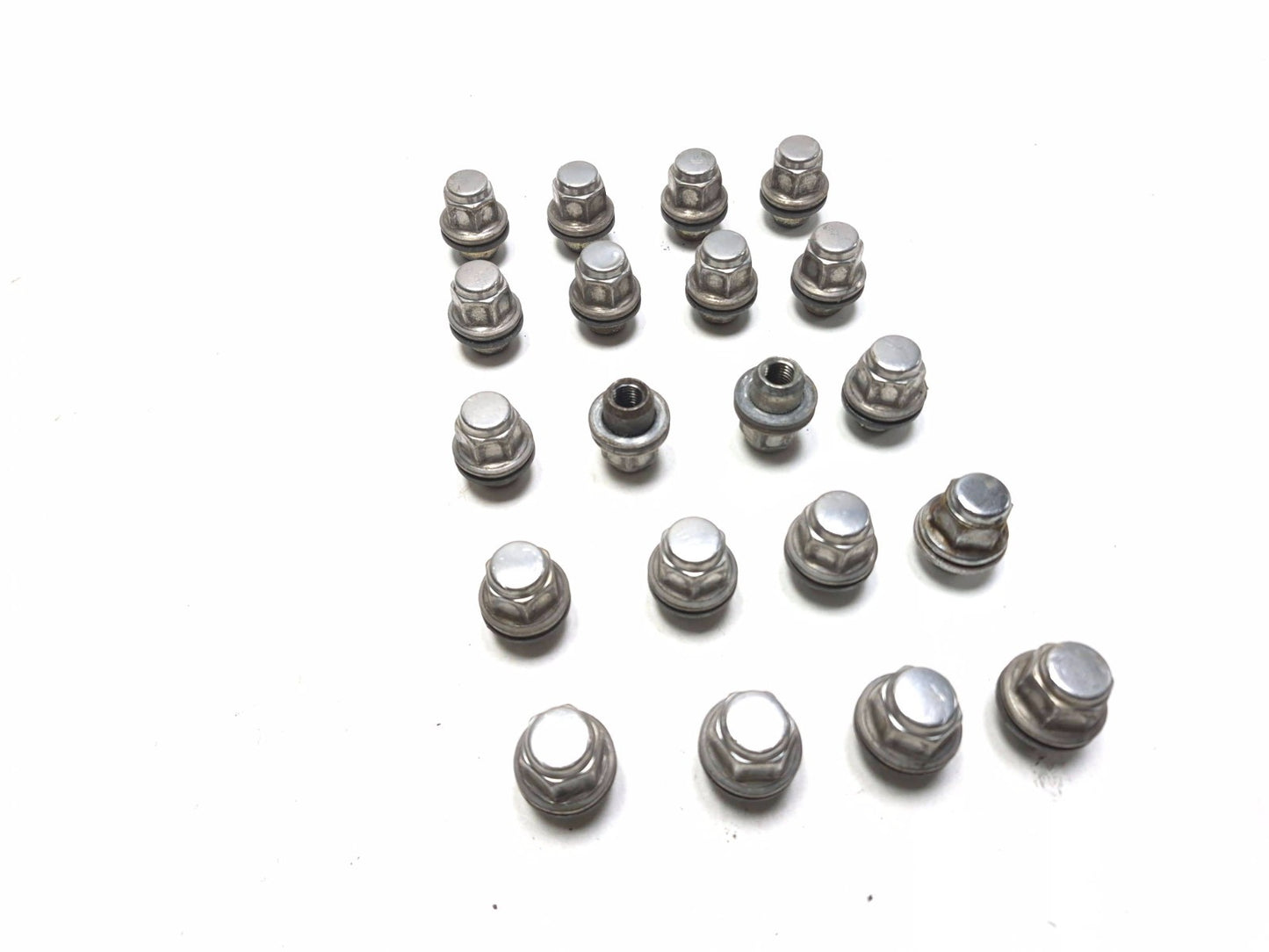2004 Toyota Corolla Matrix Wheel Lug Nut 20pcs OEM