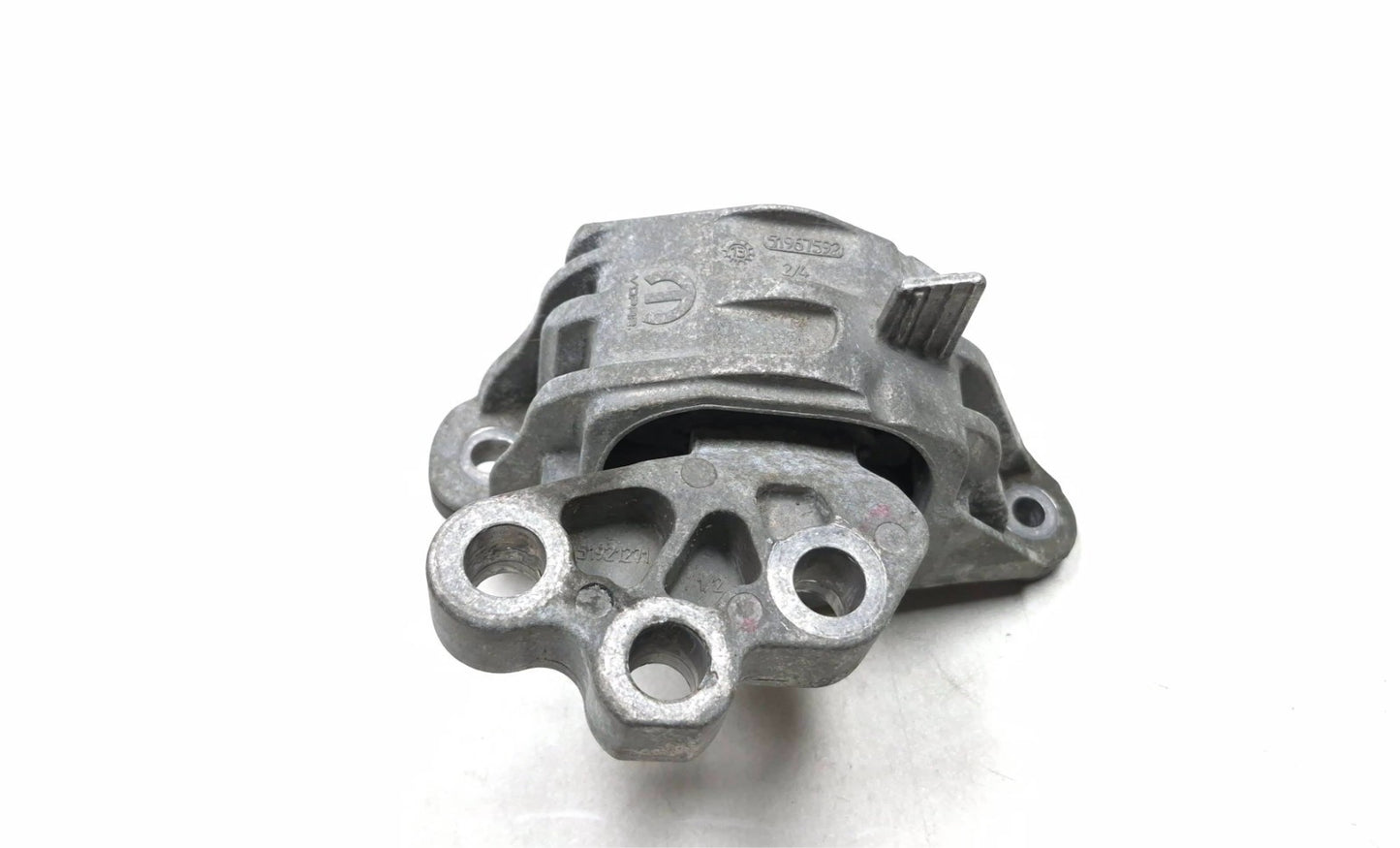 2014 Fiat 500l Right Engine Mount Bracket OEM