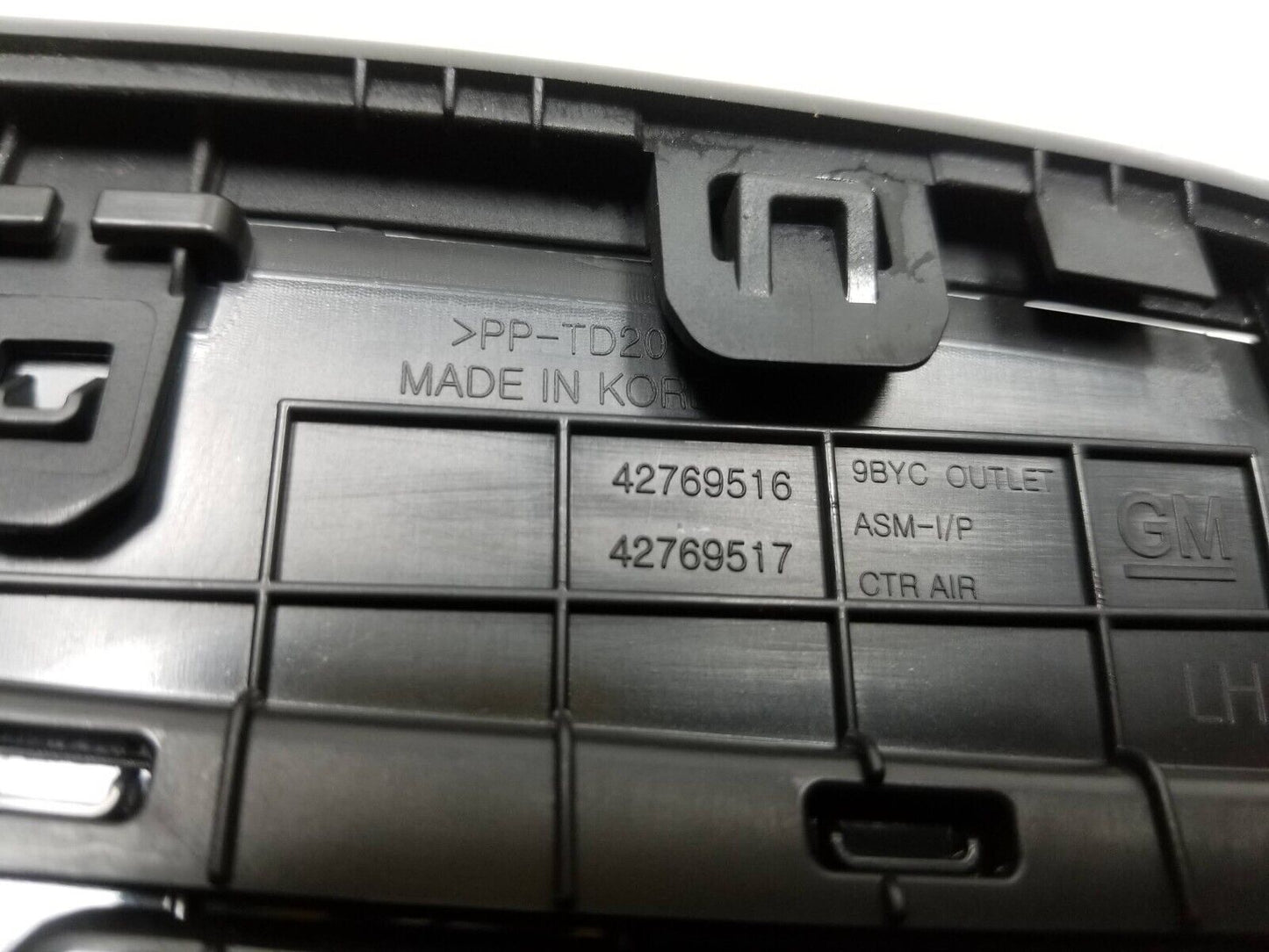 21 - 23 Chevrolet Trailblazer Dash Center Ac Heater Air Vent OEM