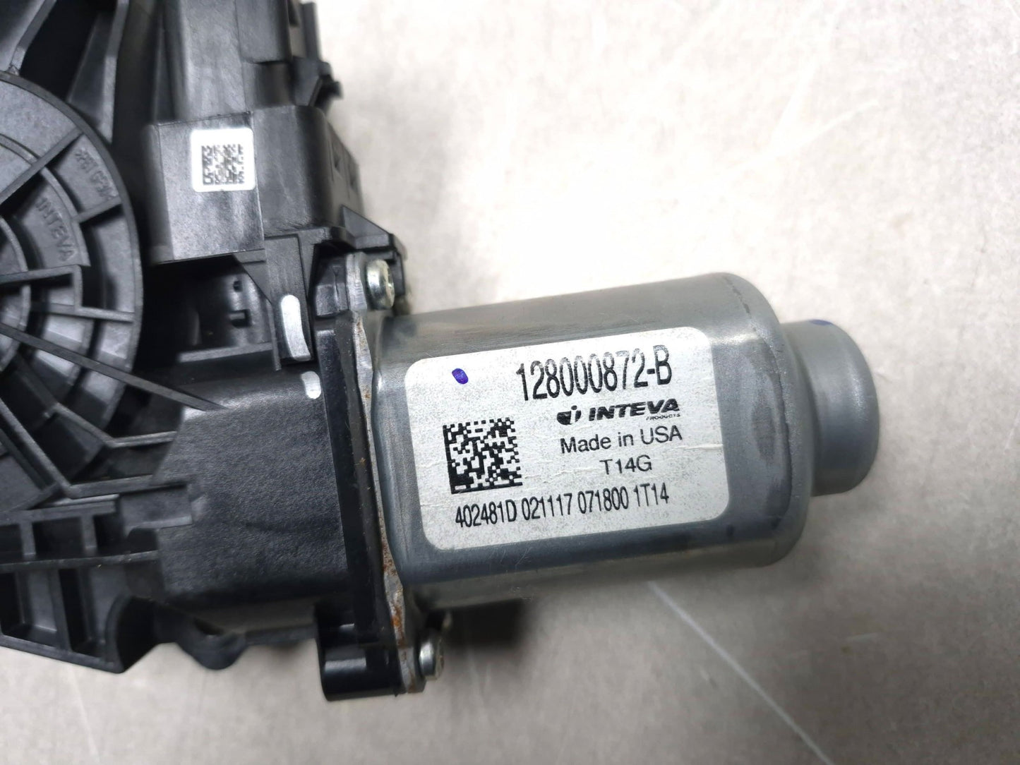 2018 Chrysler 300 Limited AWD Front Driver Side Window Regulator Motor OEM