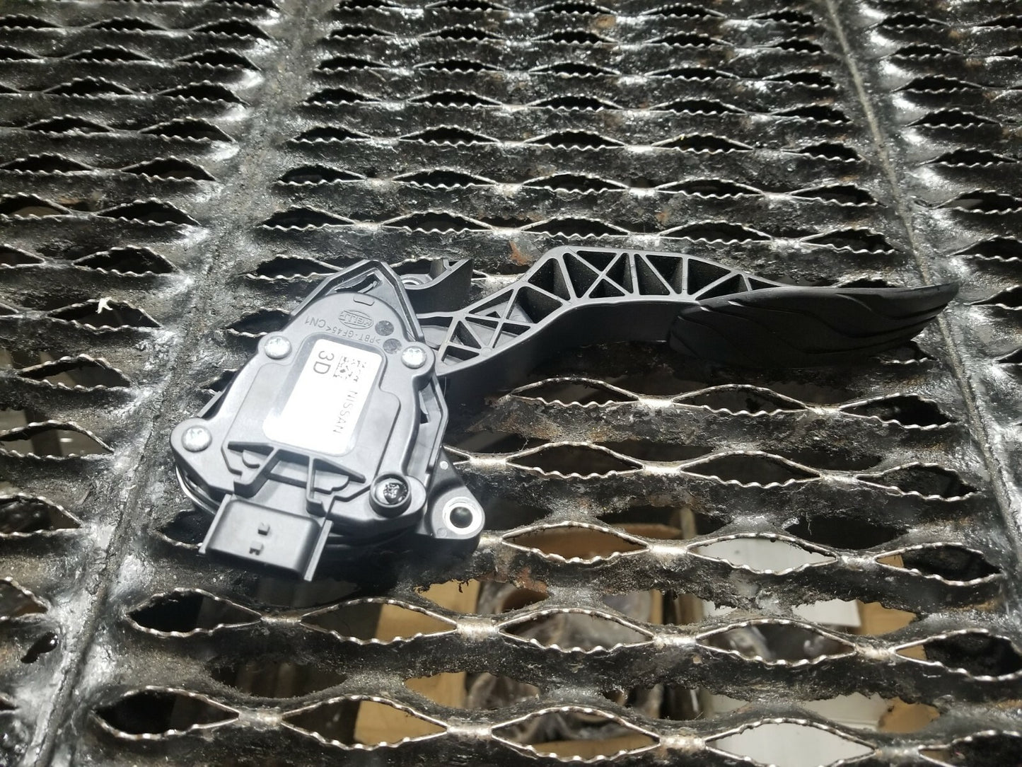 16 17 18 19 Nissan Rogue Accelerator Gas Pedal 18002df30a OEM