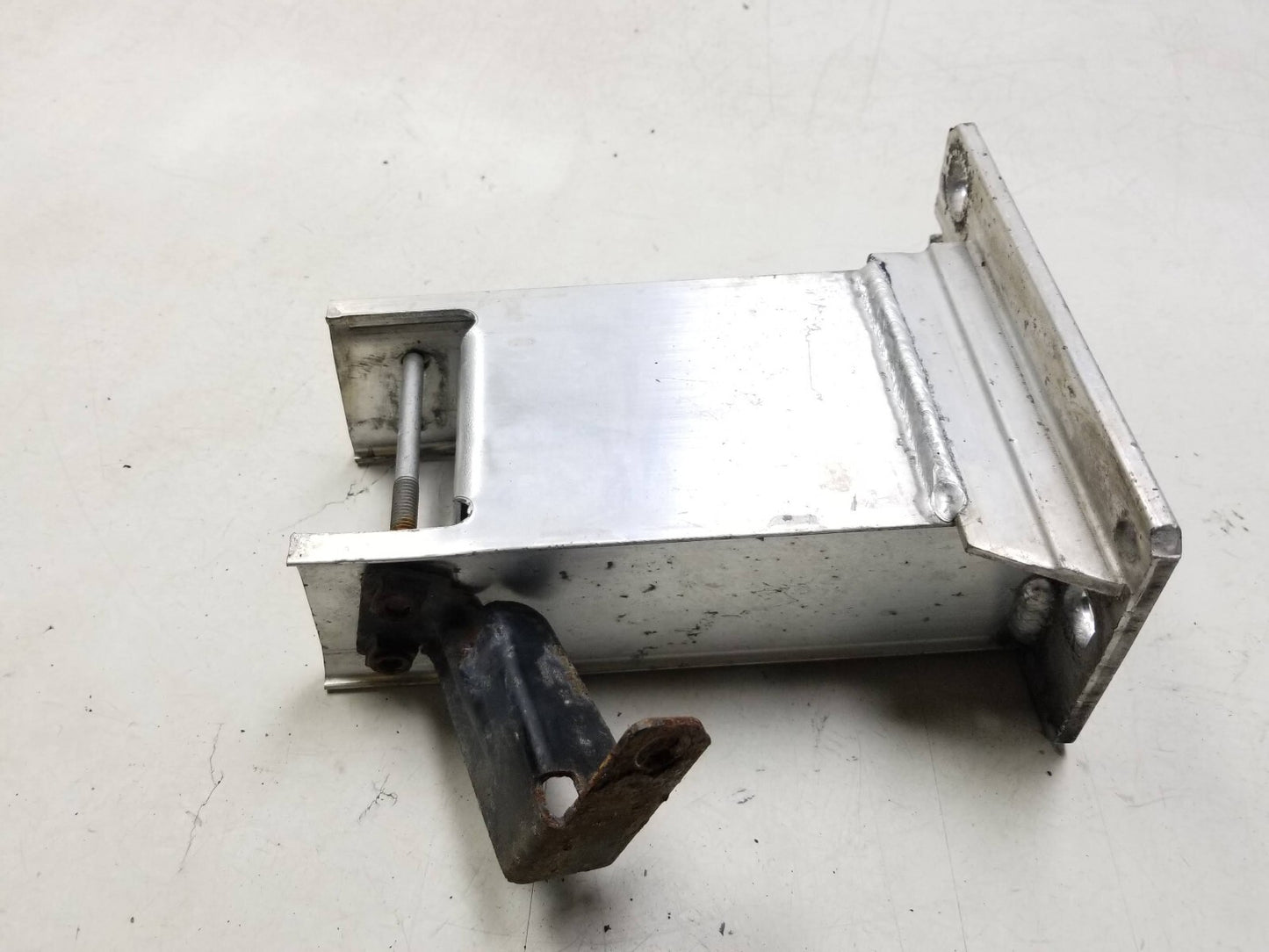 2009 - 2017 Audi Q5 Front Bumper Impact Bar Bracket Left & Right Pair OEM ā
