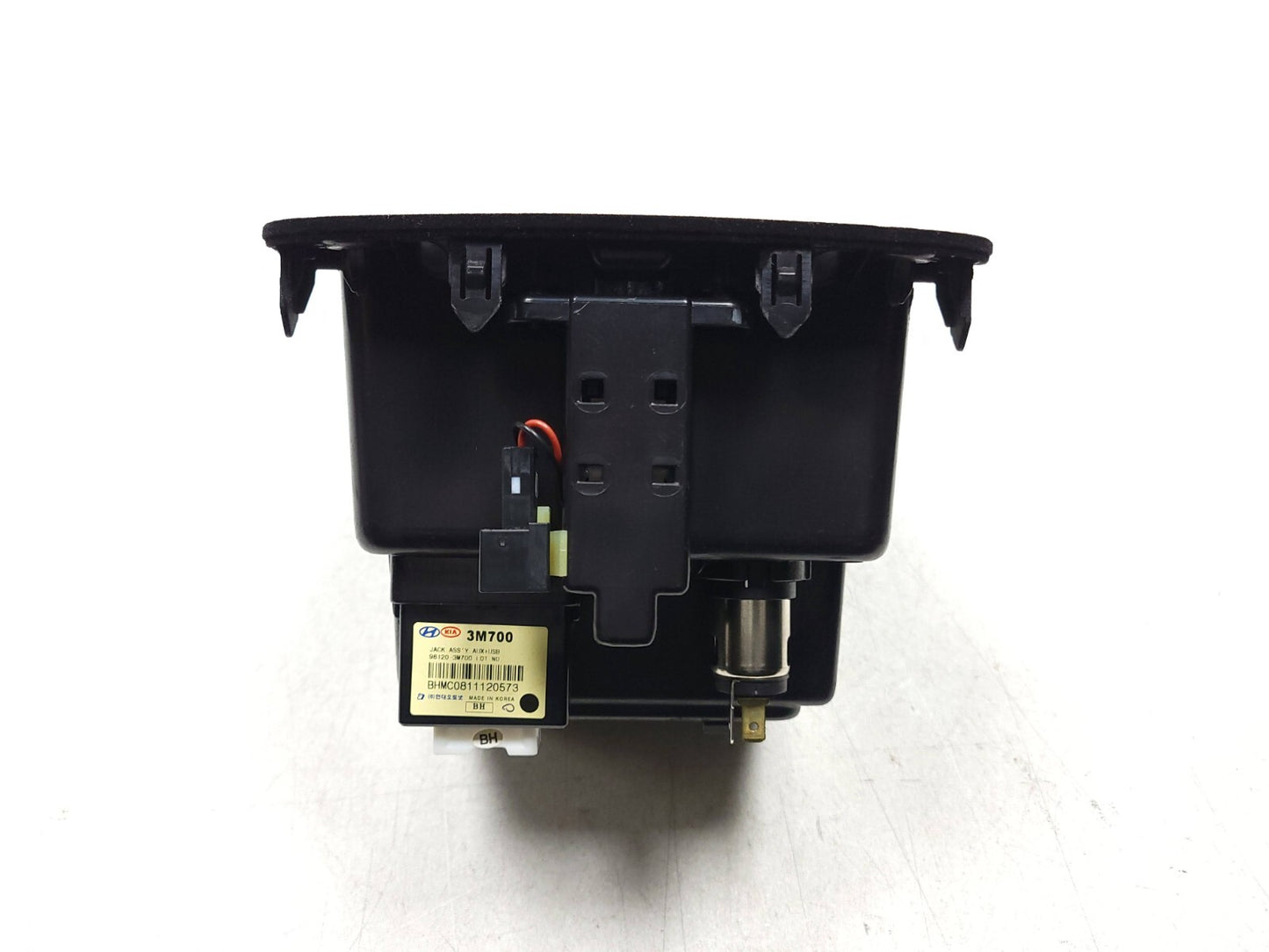 09-14 Hyundai Genesis Center Console Storage Tray Aux Ipod Usb Socket OEM Sedan