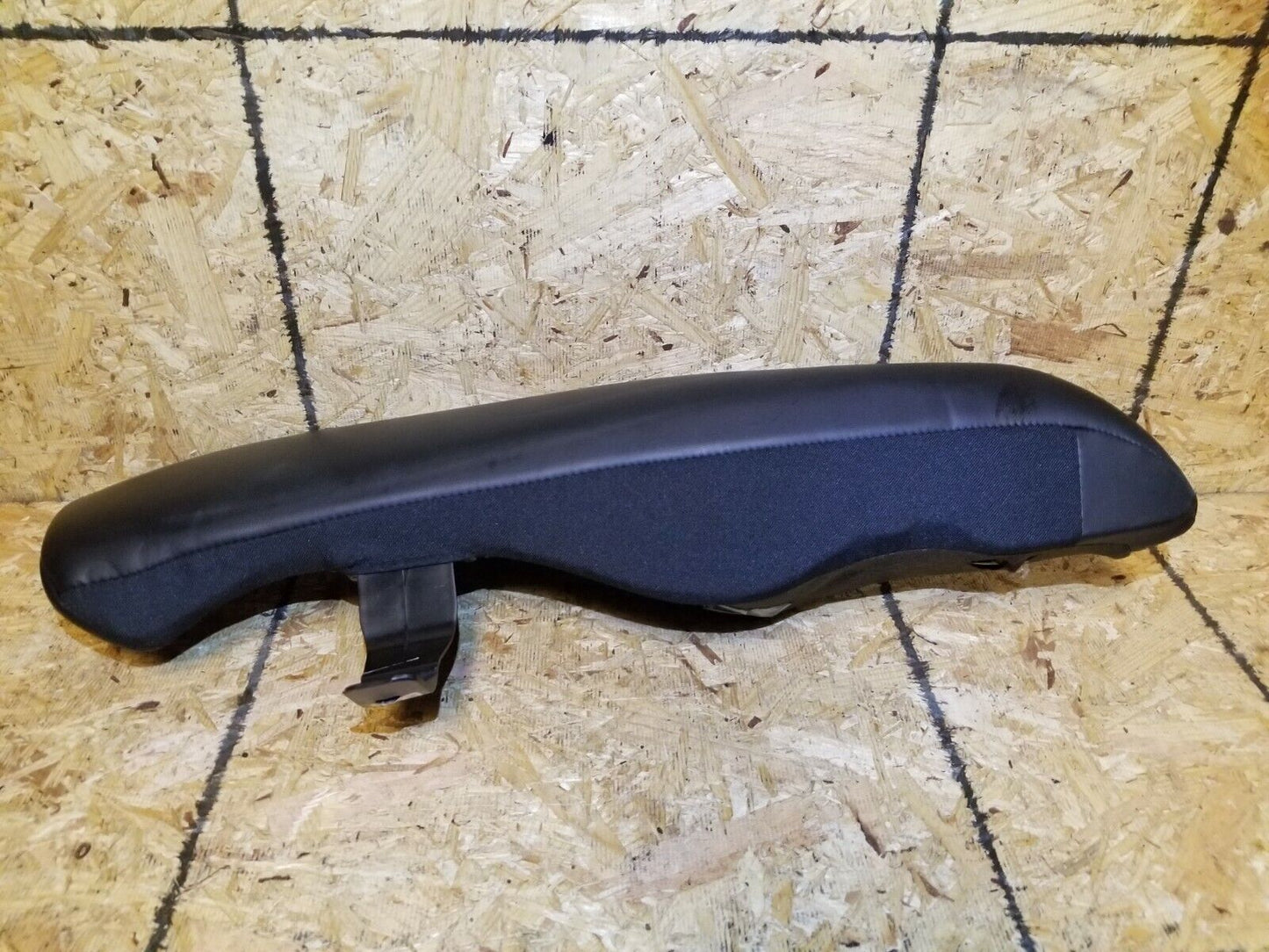 15 16 17 Chrysler 300 Rear Seat Right Passenger Side Bolster Leather OEM