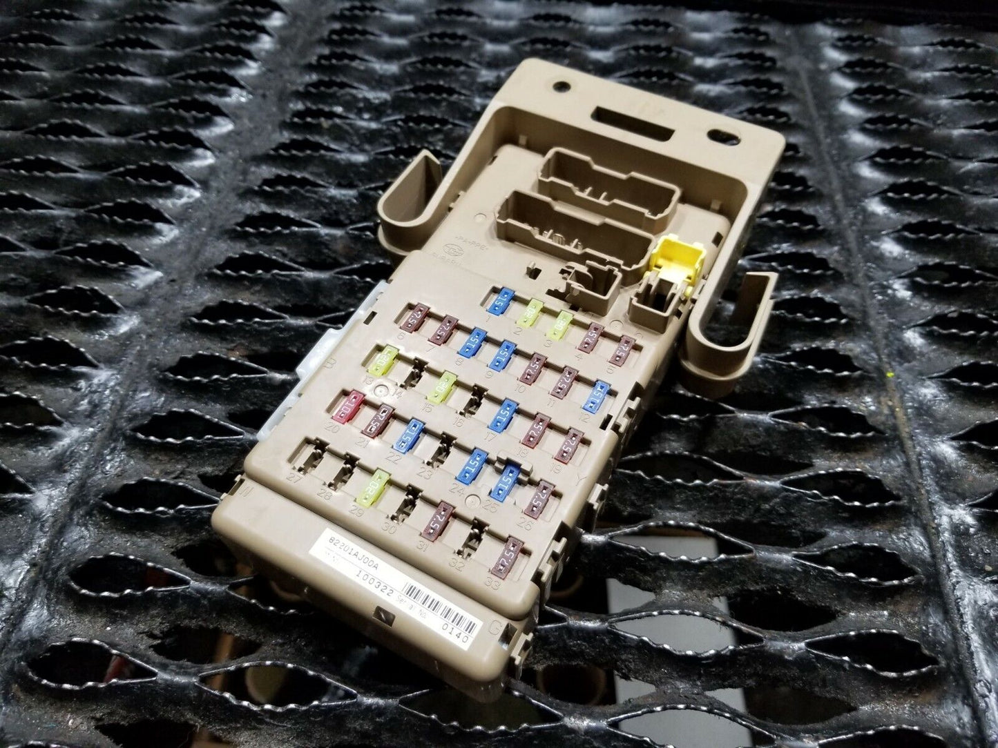 10 11 12 13 14 Subaru Legacy 2.5 At Interior Fuse Box 82201aj00a OEM