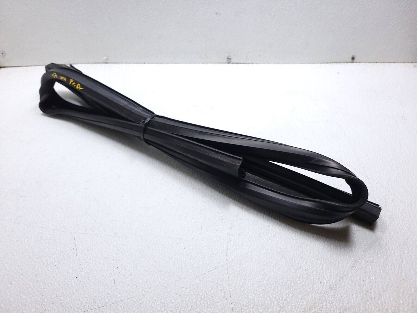 06 07 08 09 10 11 Mercedes Ml500 Door Weatherstrip Seal Front Left Driver OEM