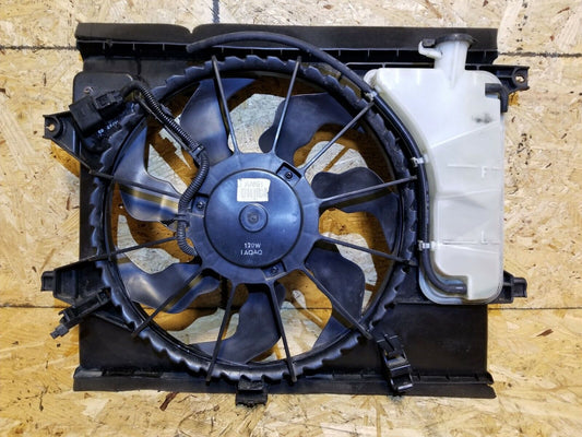 11 12 13 Kia Soul 1.6l Radiator Cooling Fan Motor W/ Shroud Assy OEM