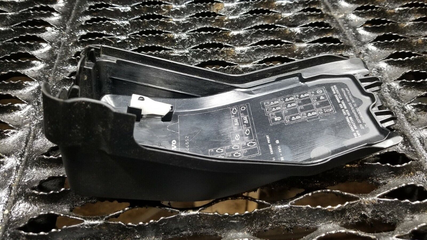 14 15 16 17 Volvo S60 2.0l Engine Fuse Box Top Cover 30644652 OEM 42k
