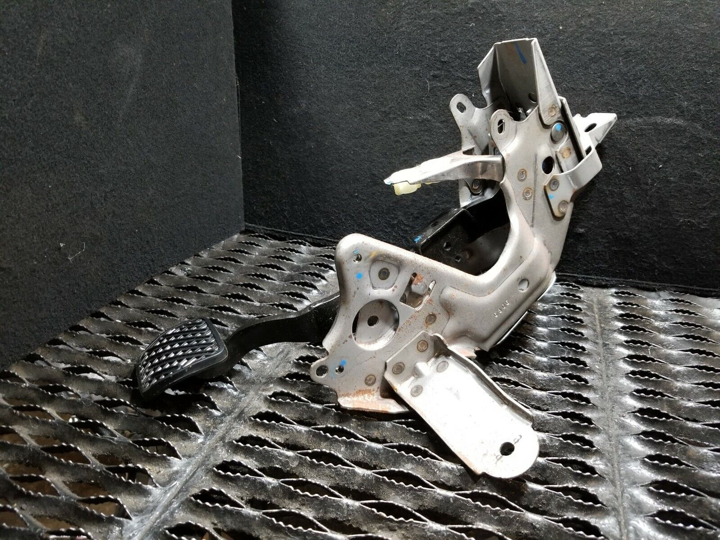 16 17 18 Nissan Maxima A/t Brake Pedal OEM 41k