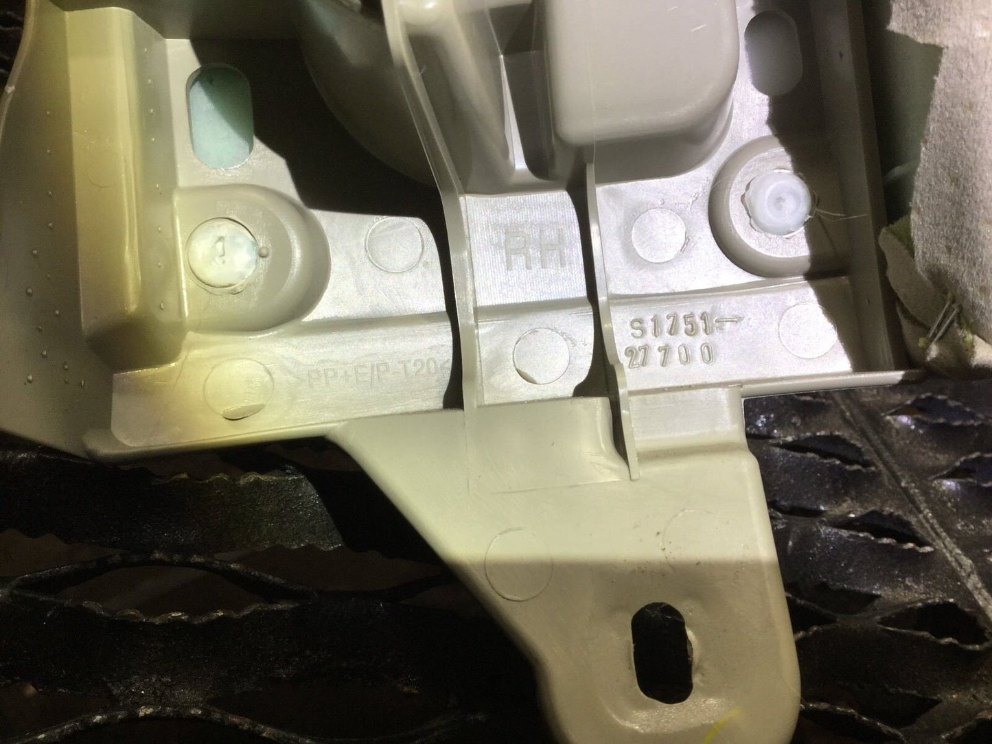 04 05 06 07 08 09 Toyota Prius Rear Seat Bolster Right Pass Side S1751-27700 OEM