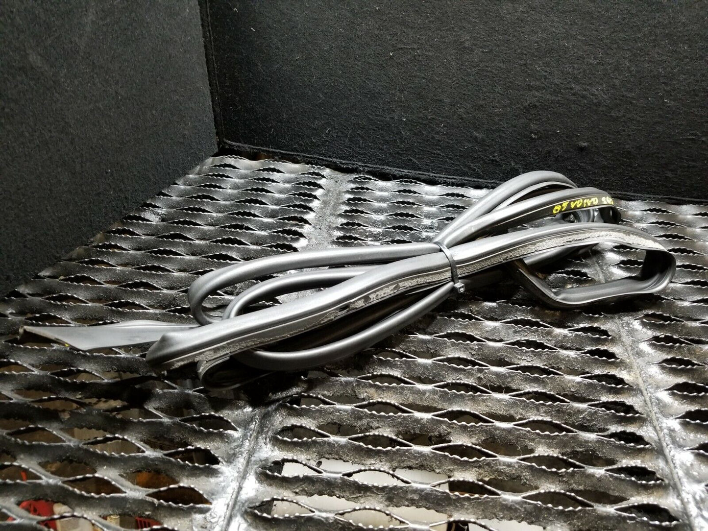05 06 07 08 09 Volvo S60 Front Right Pass Door Weatherstrip Seal OEM