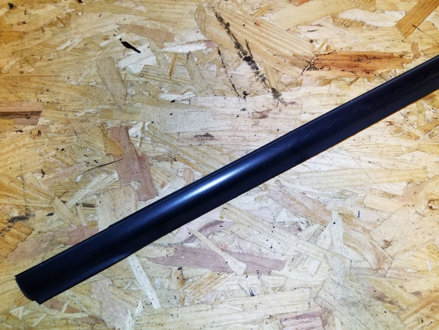 07 08 09 Hyundai Tucson Rear Pass Door Window Glass Seal Belt Molding OEM 89k