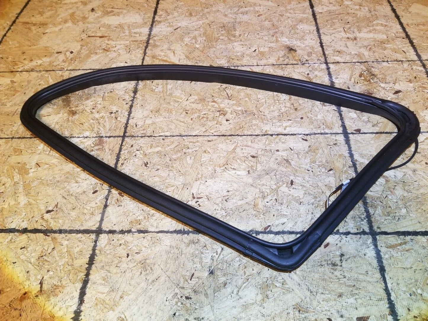 07 08 09 10 Mercedes R350 Rear Right Pass Side Quarter Window Seal  OEM