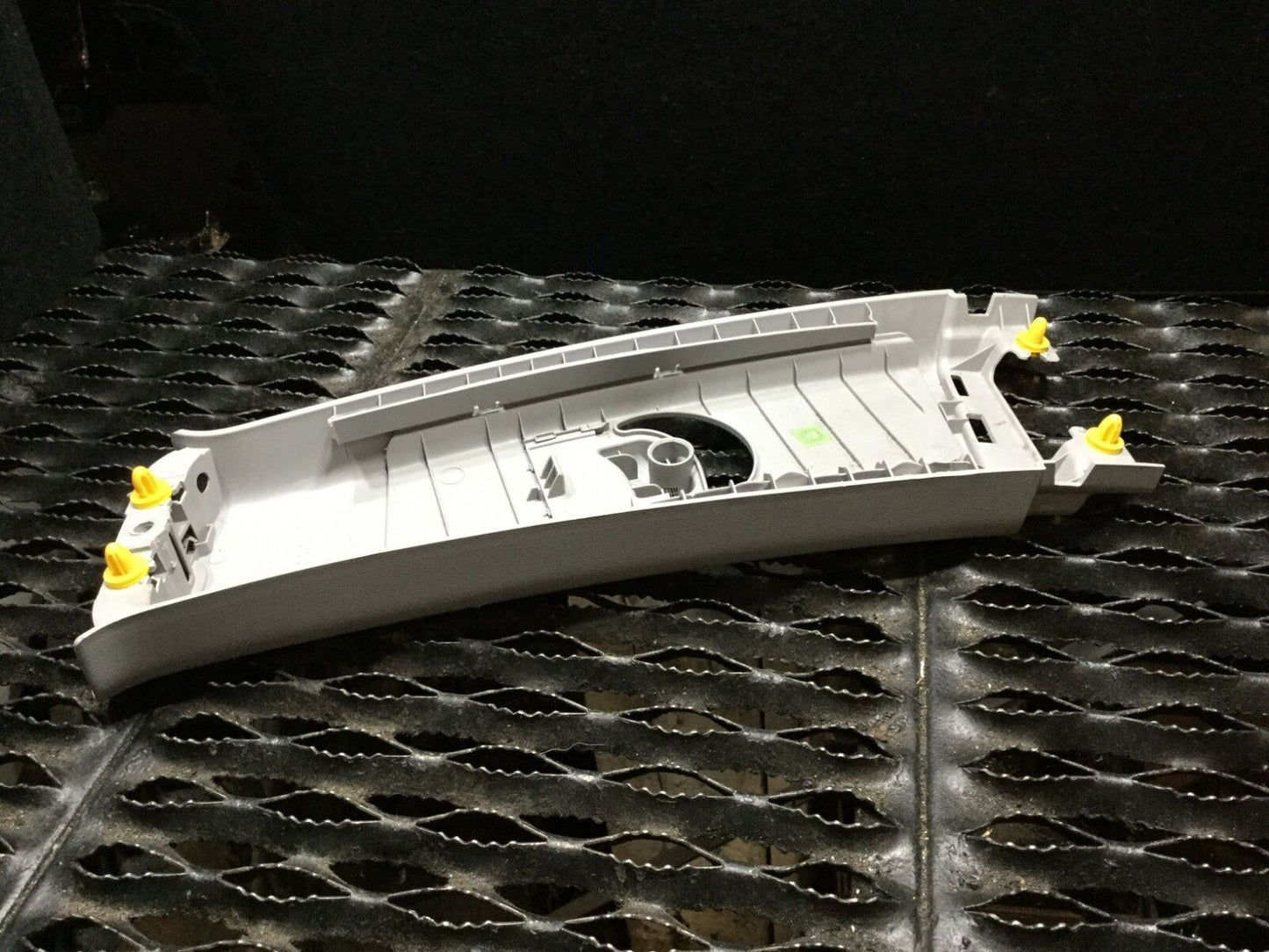 06 07 08 09 10 11 Kia Rio Center B-pillar Upper Trim Panel Right Passenger OEM