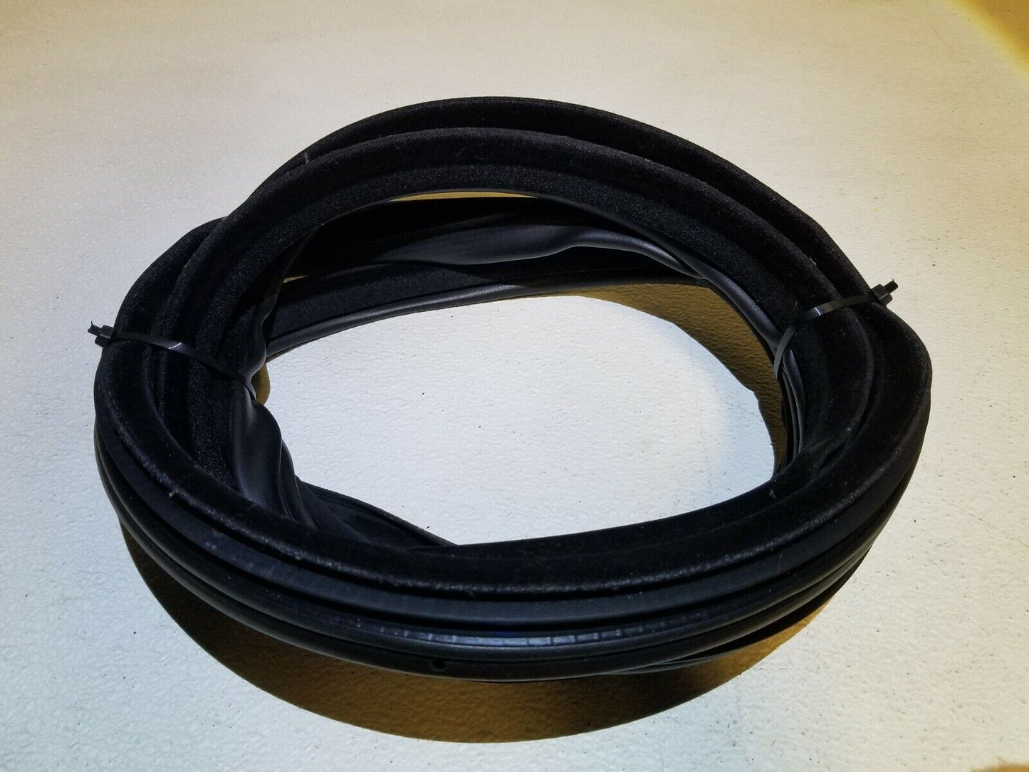 06 07 08 09 Range Rover Sport Rear Left Driver Side Door Weatherstrip Seal OEM