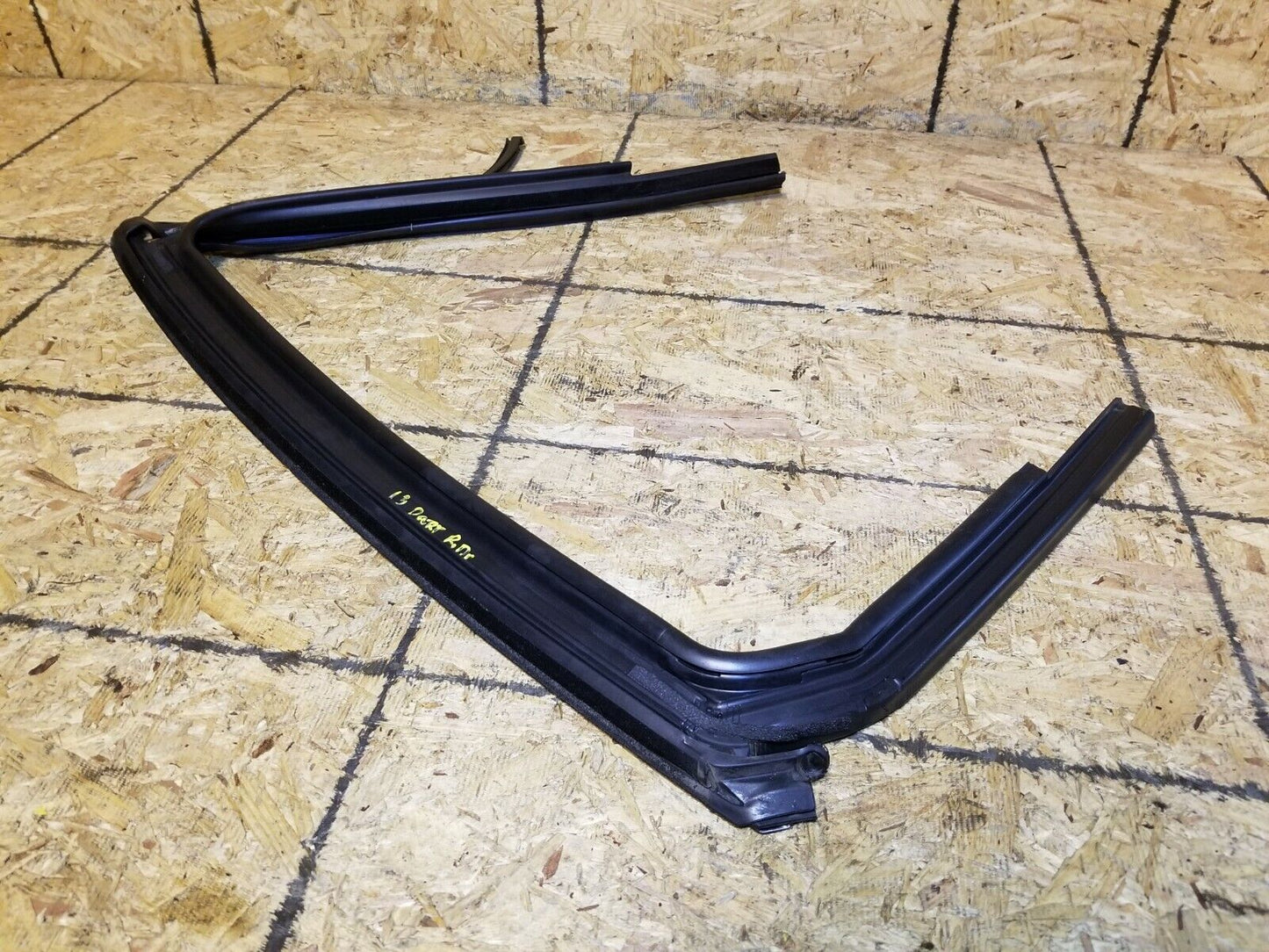 13 14 15 16 Dodge Dart Rear Left Driver Side Door Glass Frame Seal OEM
