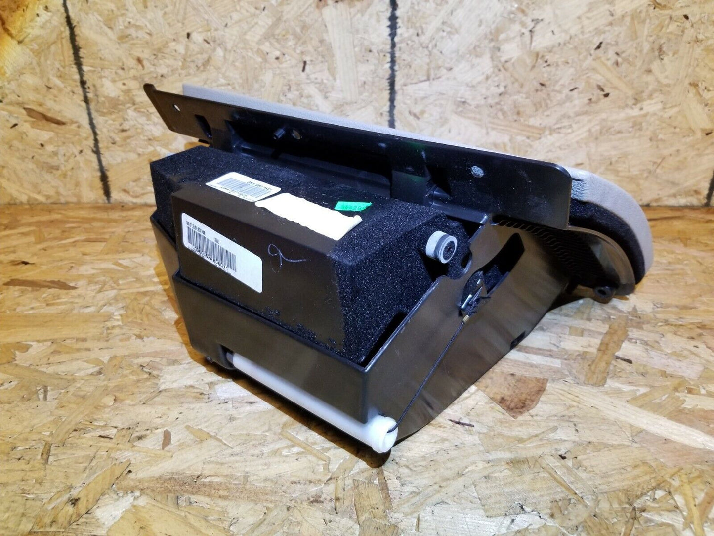 06 07 08 09 10 11 Cadillac DTS Glove Box OEM