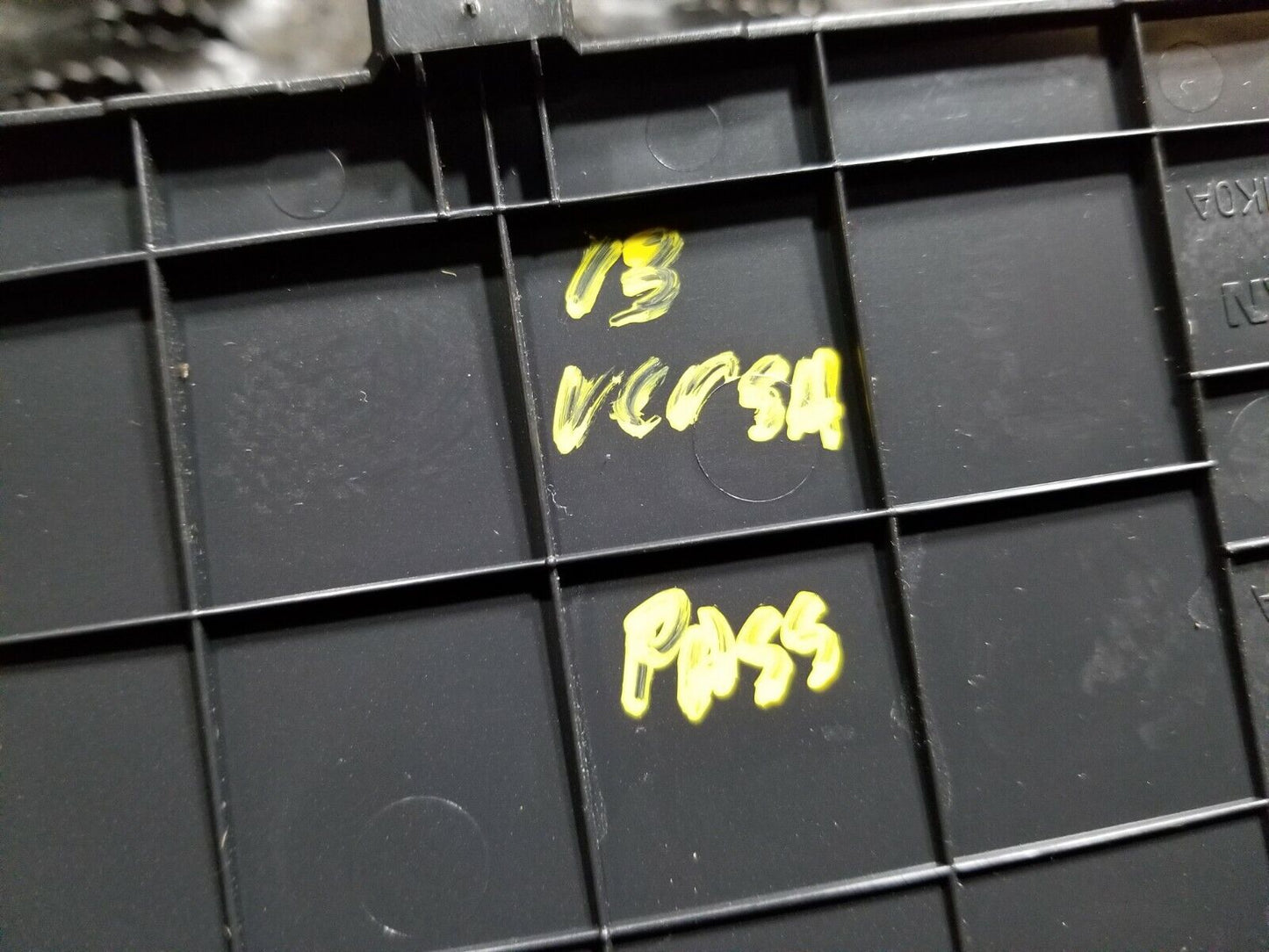 13 14 15 16 Nissan Versa Sdn Dahs End Cap Cover Right Pass Side OEM