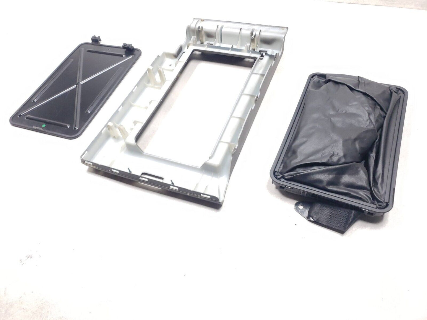 2006-2009 Range Rover Rear Seat Center Armrest Emergency Kit Ski Bag Storage OEM