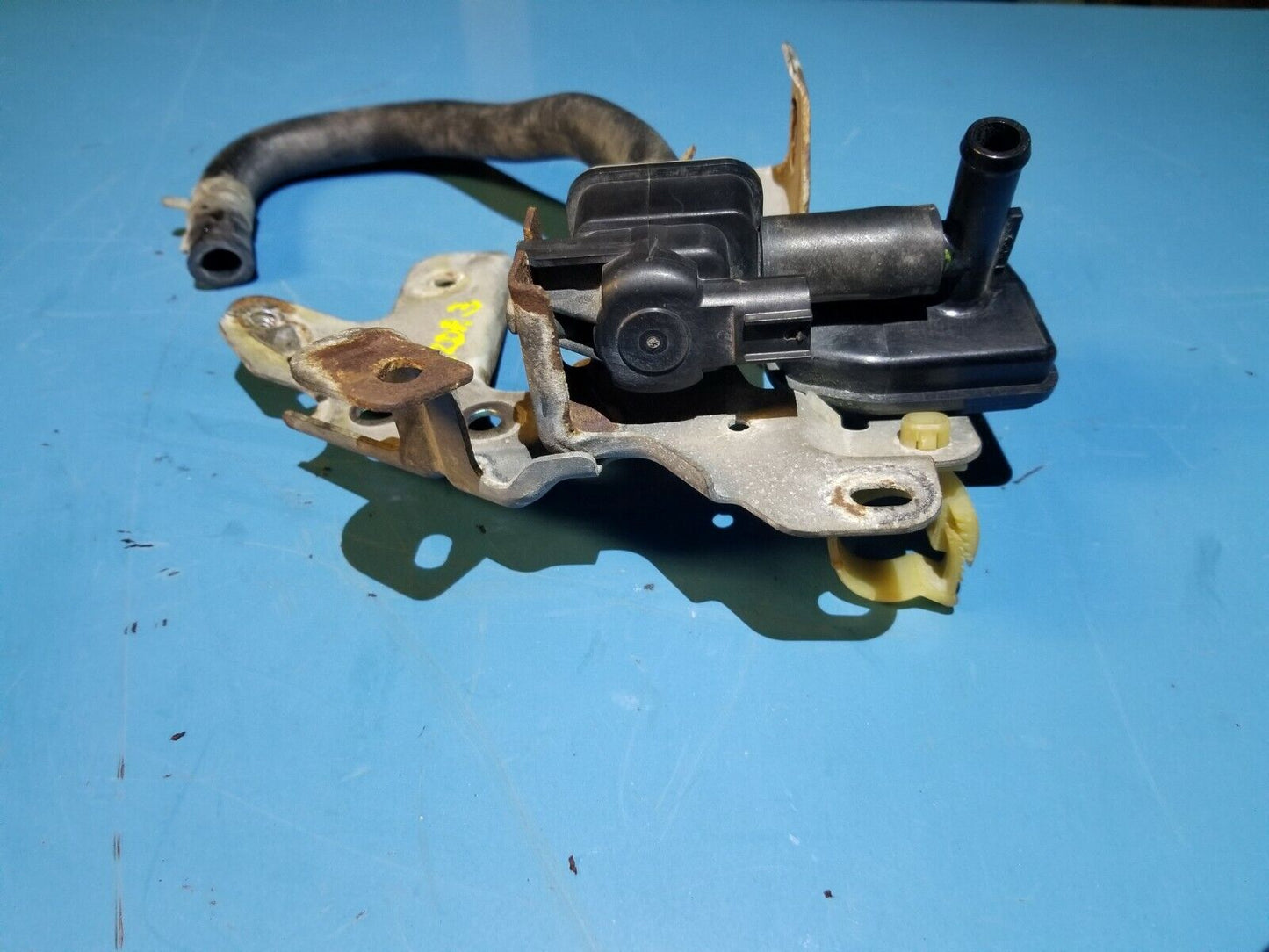 2014 2015 2016 Mazda 3 2.0l Fuel Vapor Purge Valve Solenoid W/ Bracket OEM 16k