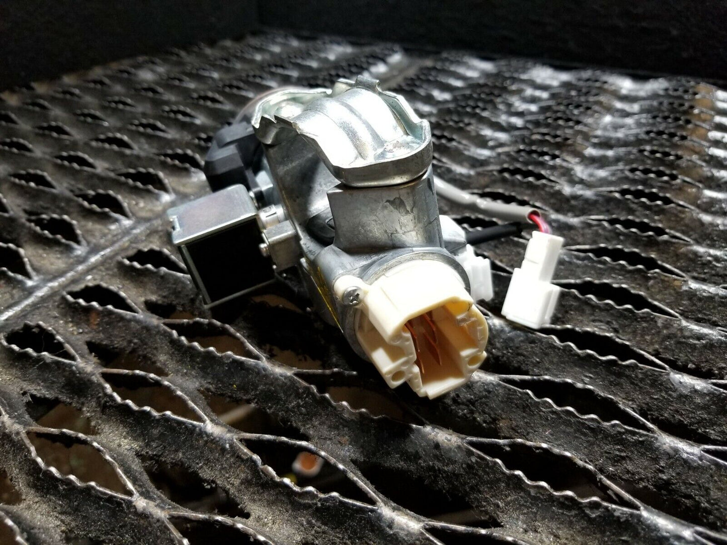 11 12 13 Subaru Forester Ignition Switch W/ Key OEM 33k