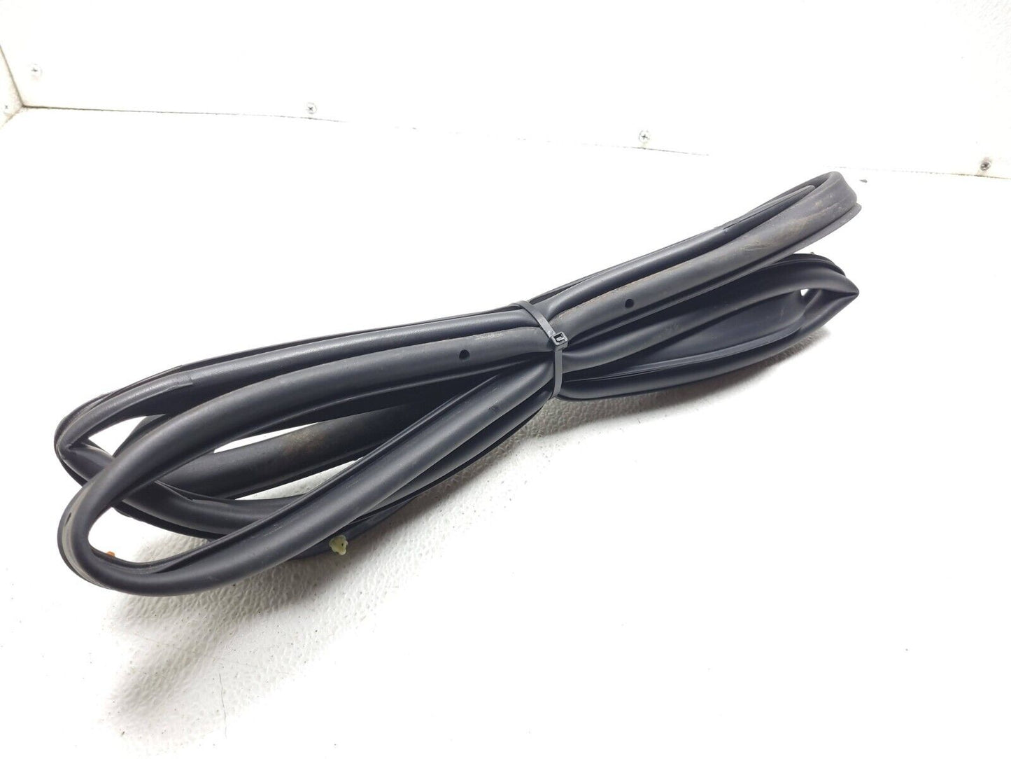 14 15 16 17 18 Jeep Cherokee Rear Door Weatherstrip Seal Driver Side Left OEM