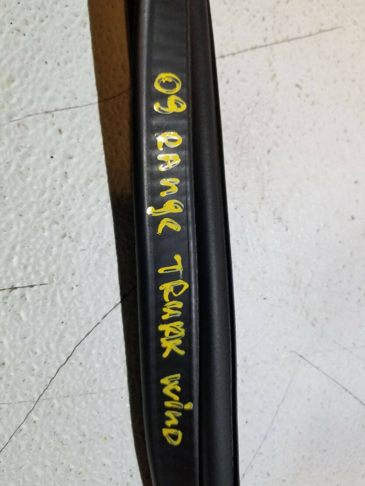 06 07 08 09 Range Rover Sport Rear Trunk Window Weatherstrip Seal OEM