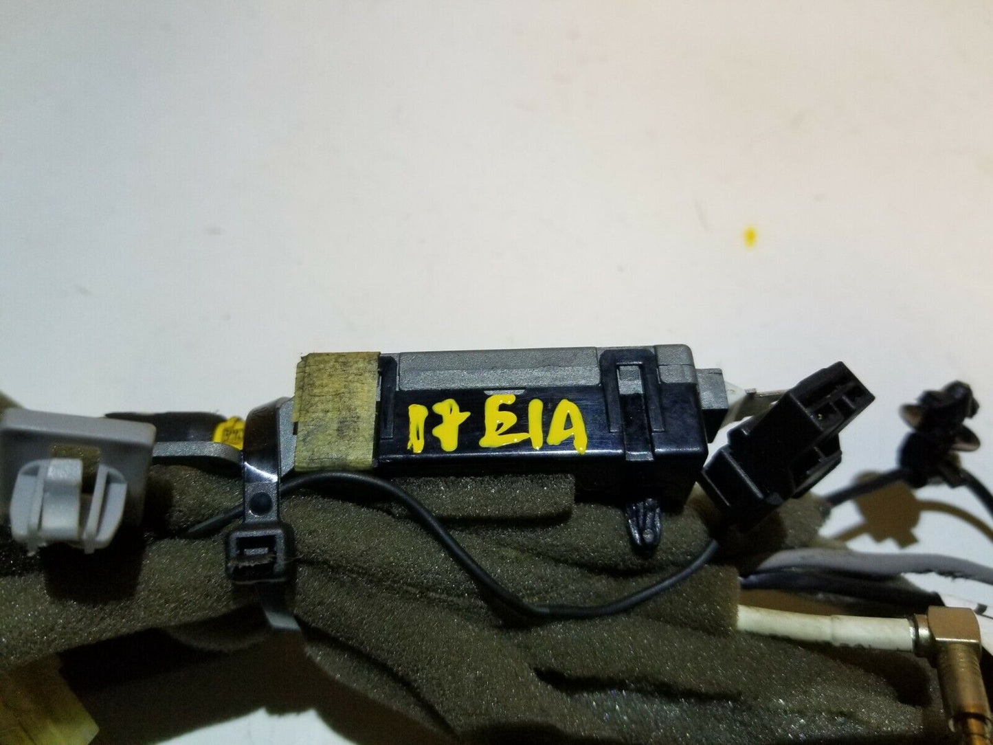 2017 2018 Hyundai Elantra Antenna Wire Feeder Harness W/ Amp 96230-f2100 OEM 22k