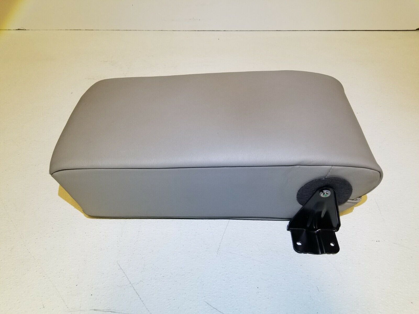 06 07 08 Acura Rl Rear Seat Armrest W/ Cup Holder OEM