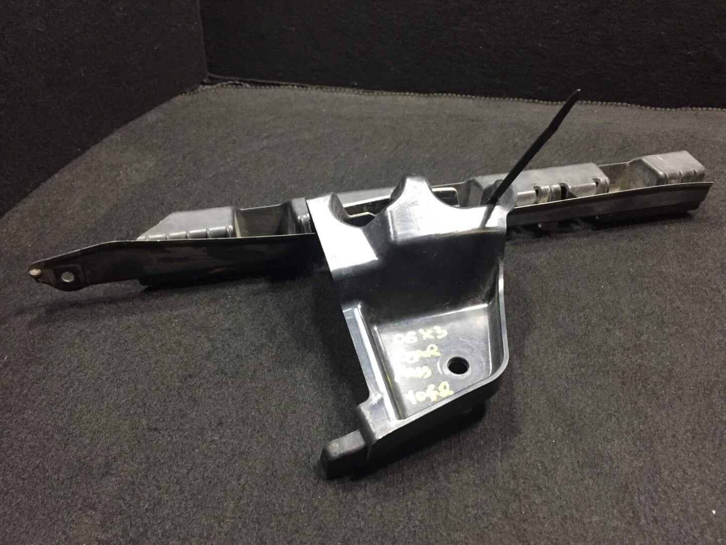 04 05 06 BMW X3 E83 Rear Bumper Right Mount Bracket Support Holder 2pcs OEM D34