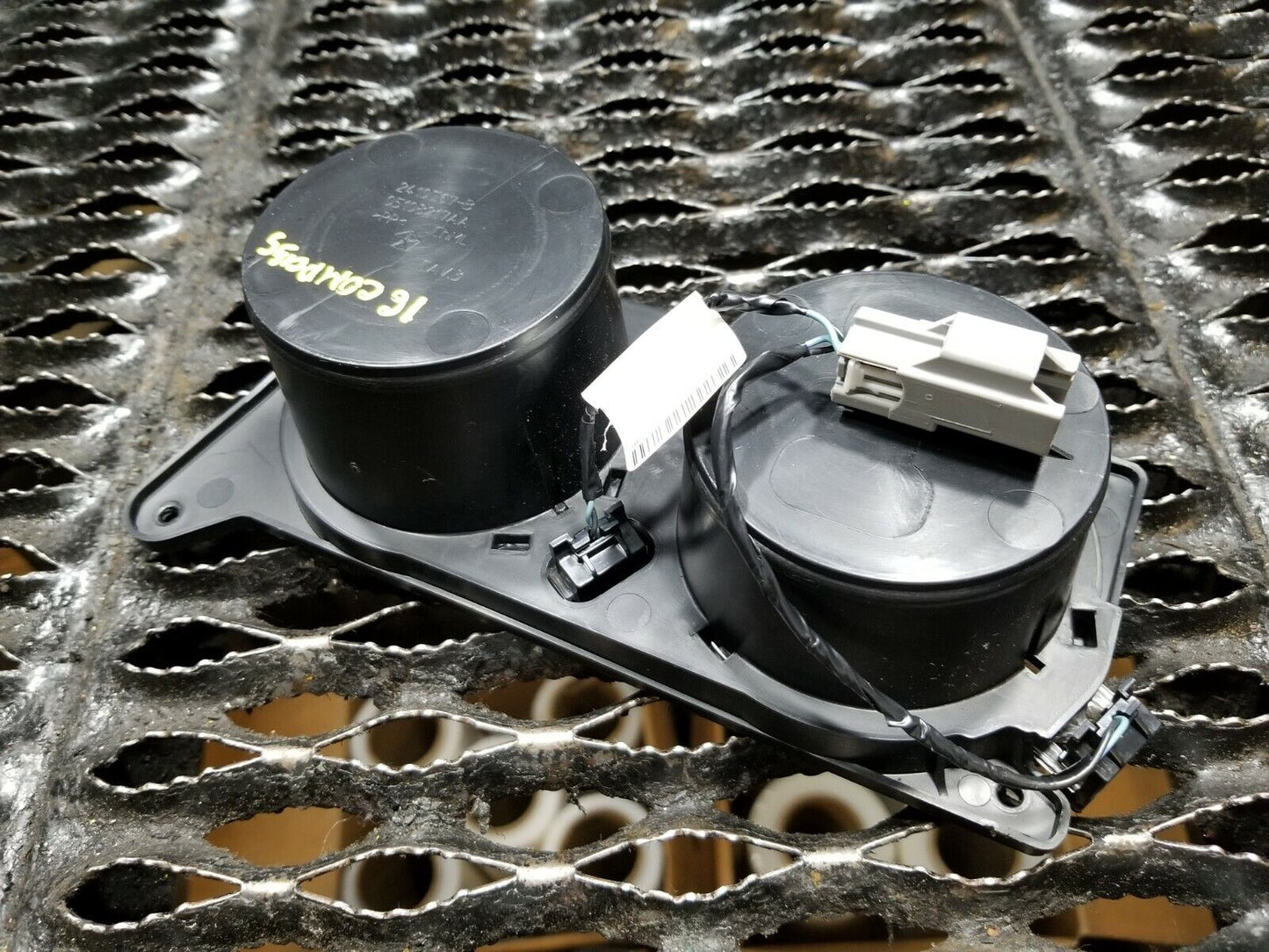 13 14 15 16 Jeep Compass Front Center Console Cup Holder Dual OEM 30k