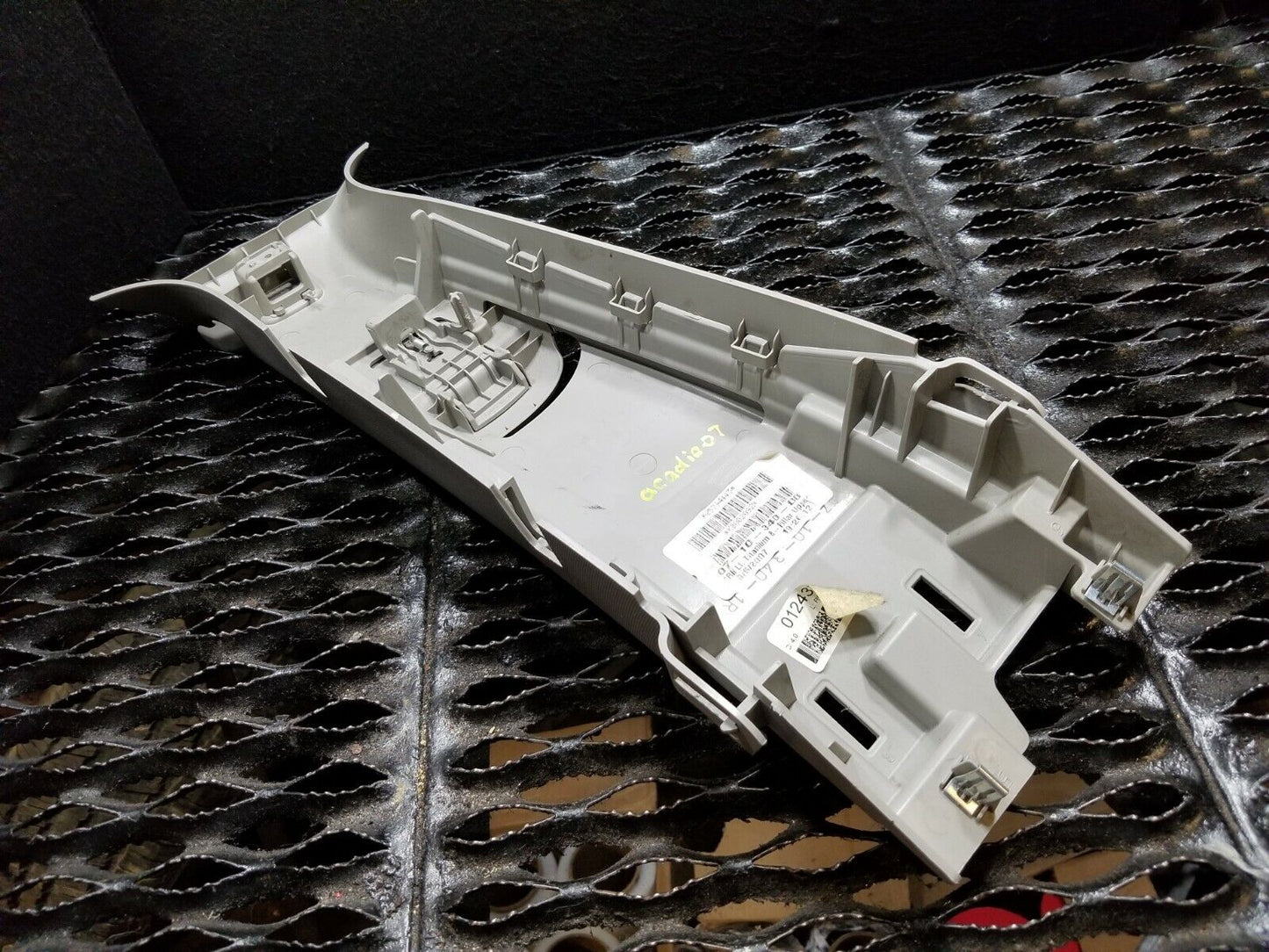 07 08 09 10 11 12 GMC Acadia Interior Upper Center B Pillar Trim Right Pass OEM