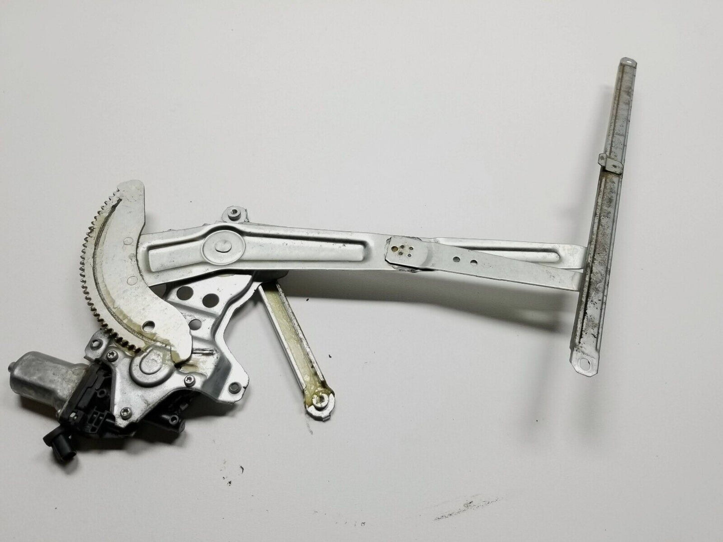 07-13 Suzuki Sx4 Hatchback Front Window Regulator & Motor Driver Side Left OEM