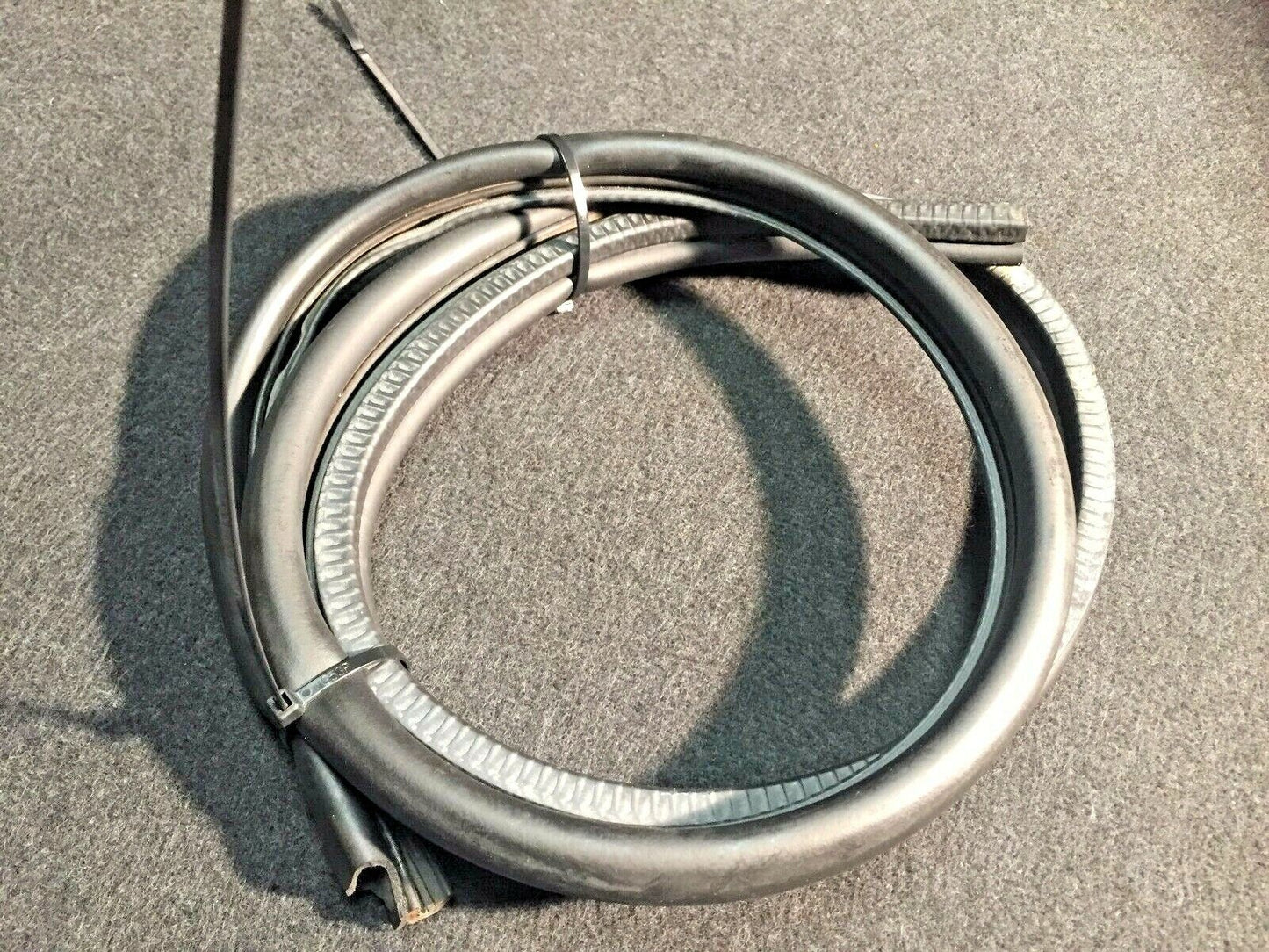 02 03 04 05 BMW 745i 745li E65 E66 Hood Weatherstrip Seal OEM