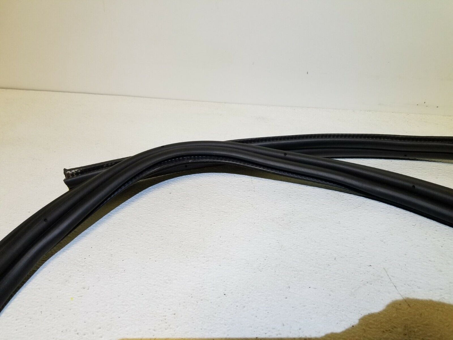 06 07 08 09 Range Rover Sport Rear Trunk Tailgate Weatherstrip Seal OEM