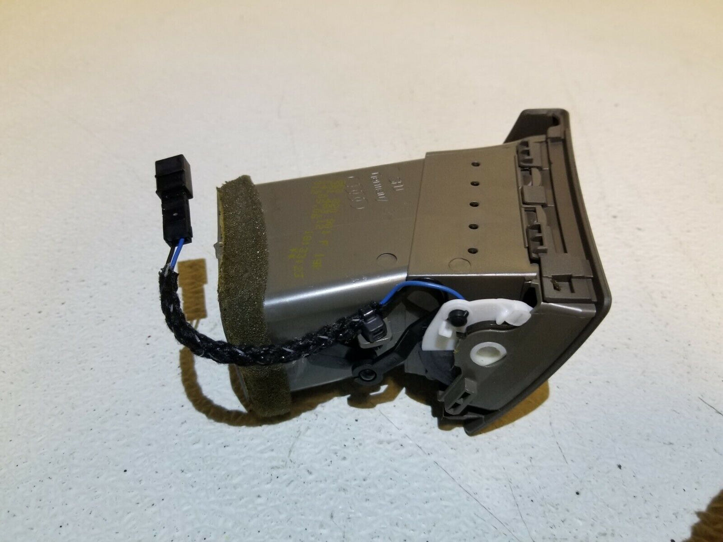 06 07 08 Audi A4 Left Driver Dashboard AC Heater Air Vent Grille OEM 85k