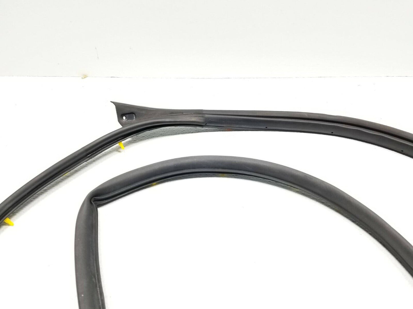 10 11 12 Kia Soul Front Right Pass Door Weatherstrip Seal OEM 57k Miles